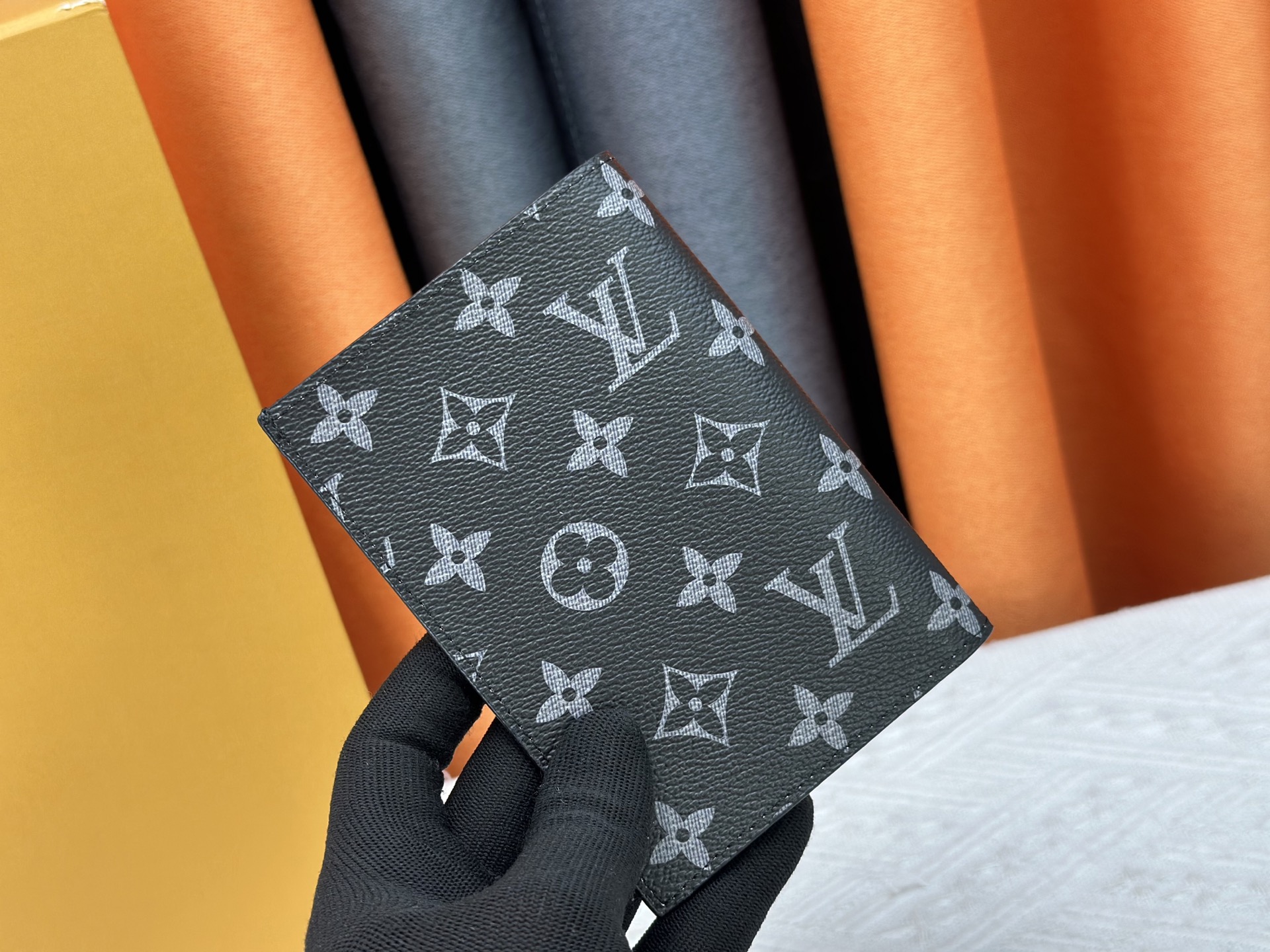 P180 高級ブランド M64502 ブラックシルクパスポートケース - スタイリッシュな旅行の必需品