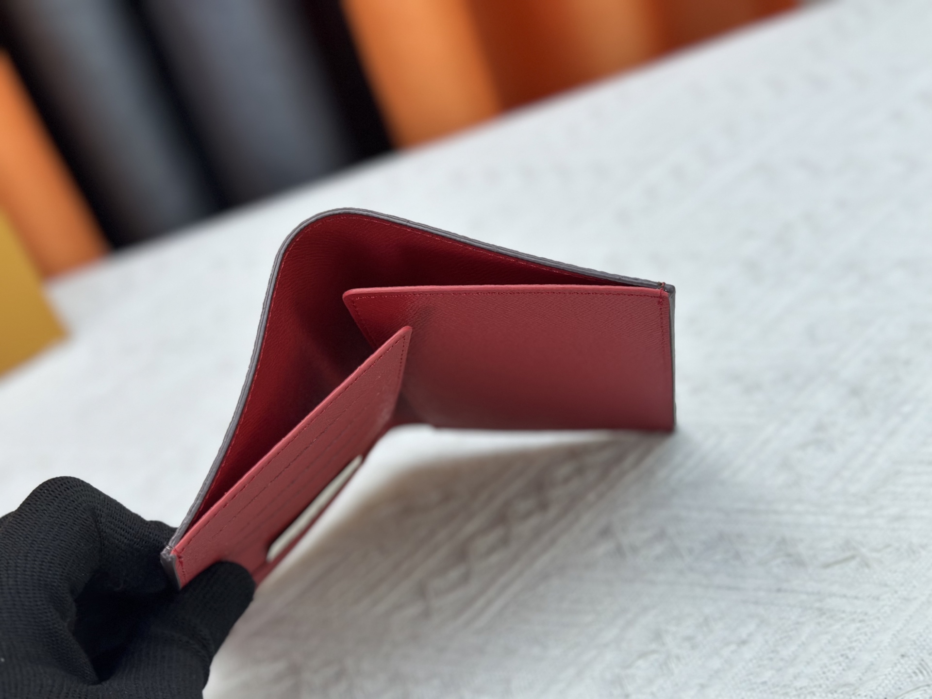 M64502老花樱桃パスポートケース｜粒纹小牛皮内衬・多隔层構造