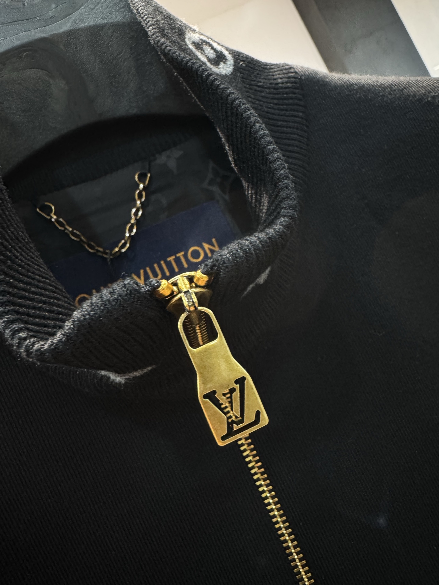 羽绒服 路易威登*🌈顶级原版 LV 冬季新款羽绒服，国标鹅绒，充绒量蓬松饱满，上身轻盈不负重，市面独家使