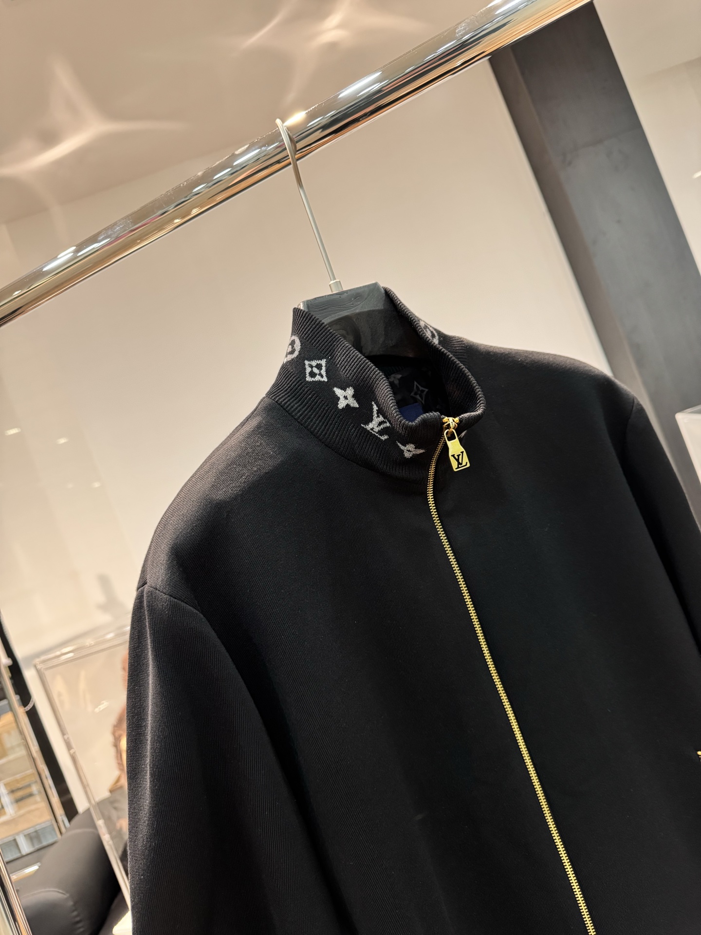 羽绒服 路易威登*🌈顶级原版 LV 冬季新款羽绒服，国标鹅绒，充绒量蓬松饱满，上身轻盈不负重，市面独家使