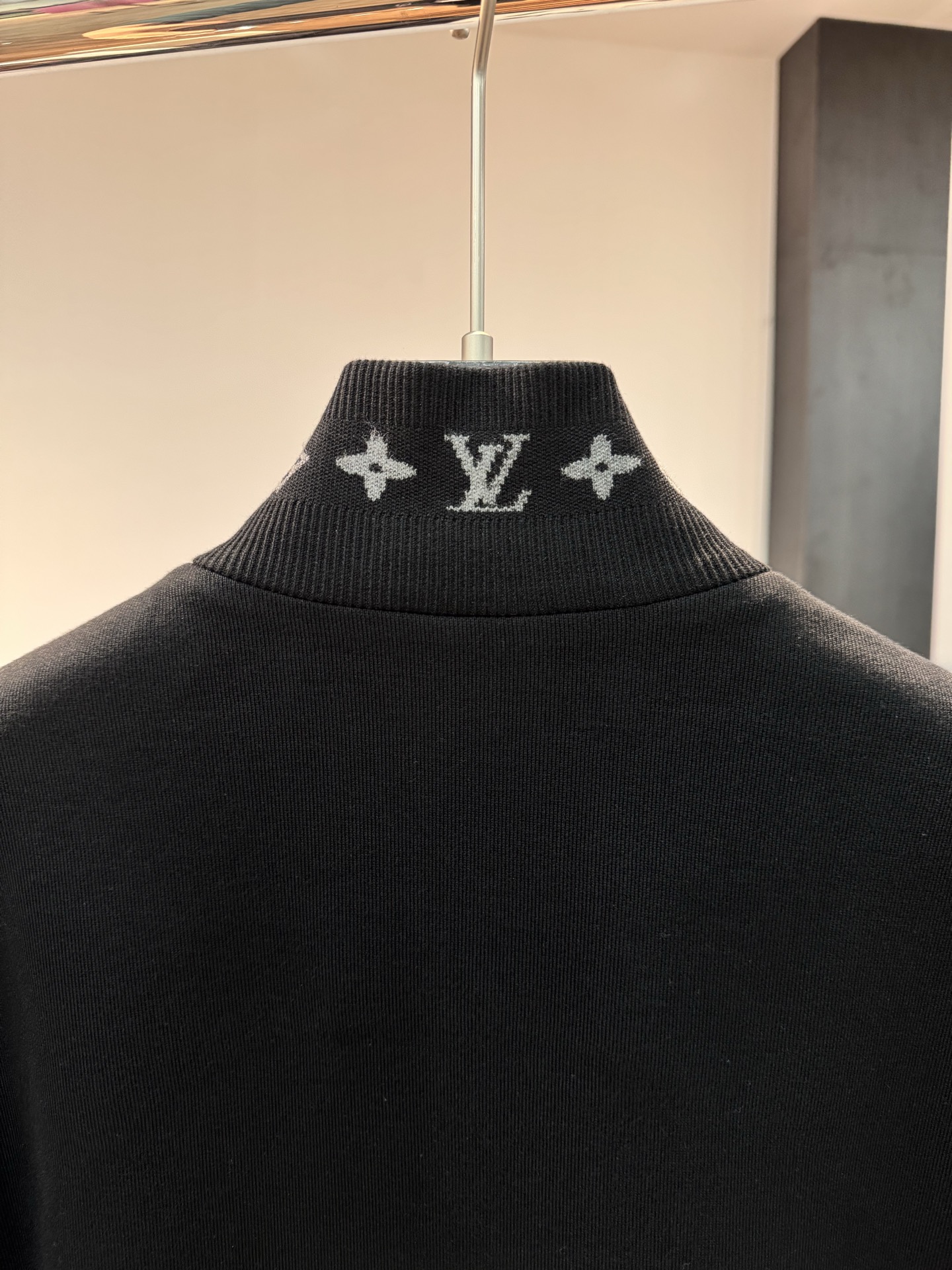 羽绒服 路易威登*🌈顶级原版 LV 冬季新款羽绒服，国标鹅绒，充绒量蓬松饱满，上身轻盈不负重，市面独家使