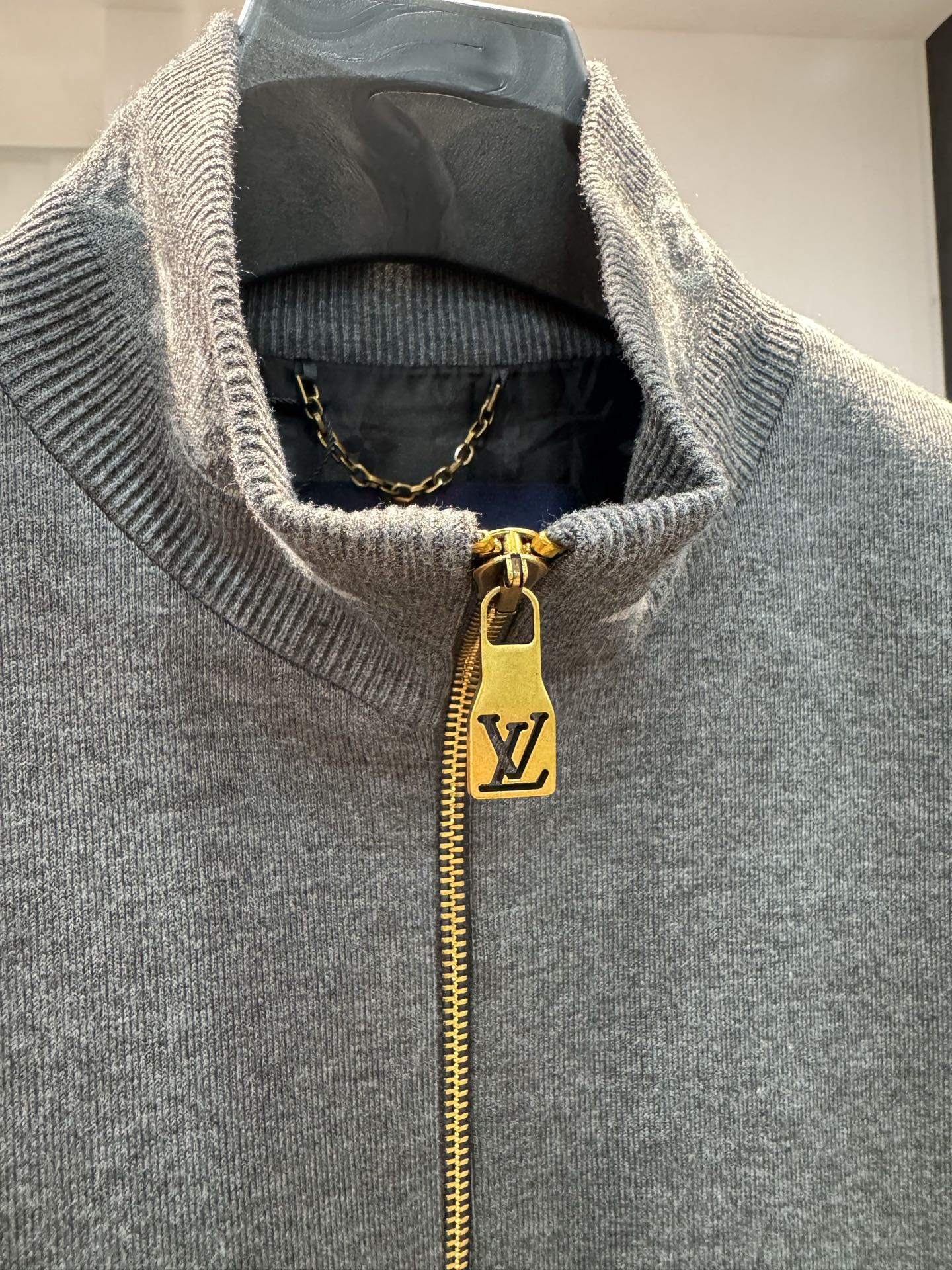 羽绒服 路易威登*🌈顶级原版 LV 冬季新款羽绒服，国标鹅绒，充绒量蓬松饱满，上身轻盈不负重，市面独家使
