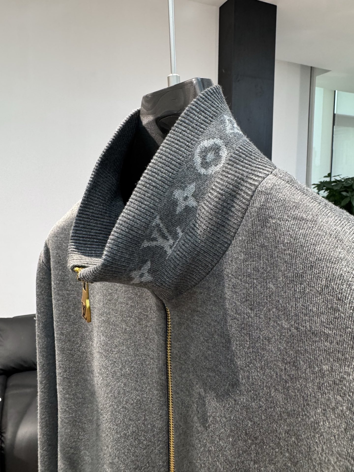 羽绒服 路易威登*🌈顶级原版 LV 冬季新款羽绒服，国标鹅绒，充绒量蓬松饱满，上身轻盈不负重，市面独家使