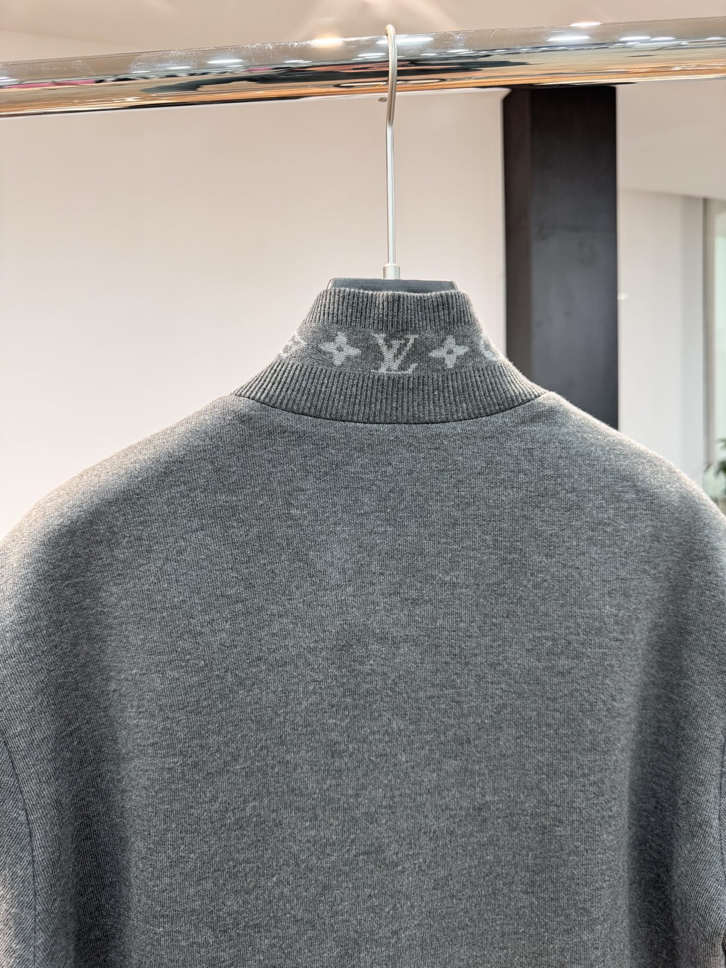 羽绒服 路易威登*🌈顶级原版 LV 冬季新款羽绒服，国标鹅绒，充绒量蓬松饱满，上身轻盈不负重，市面独家使