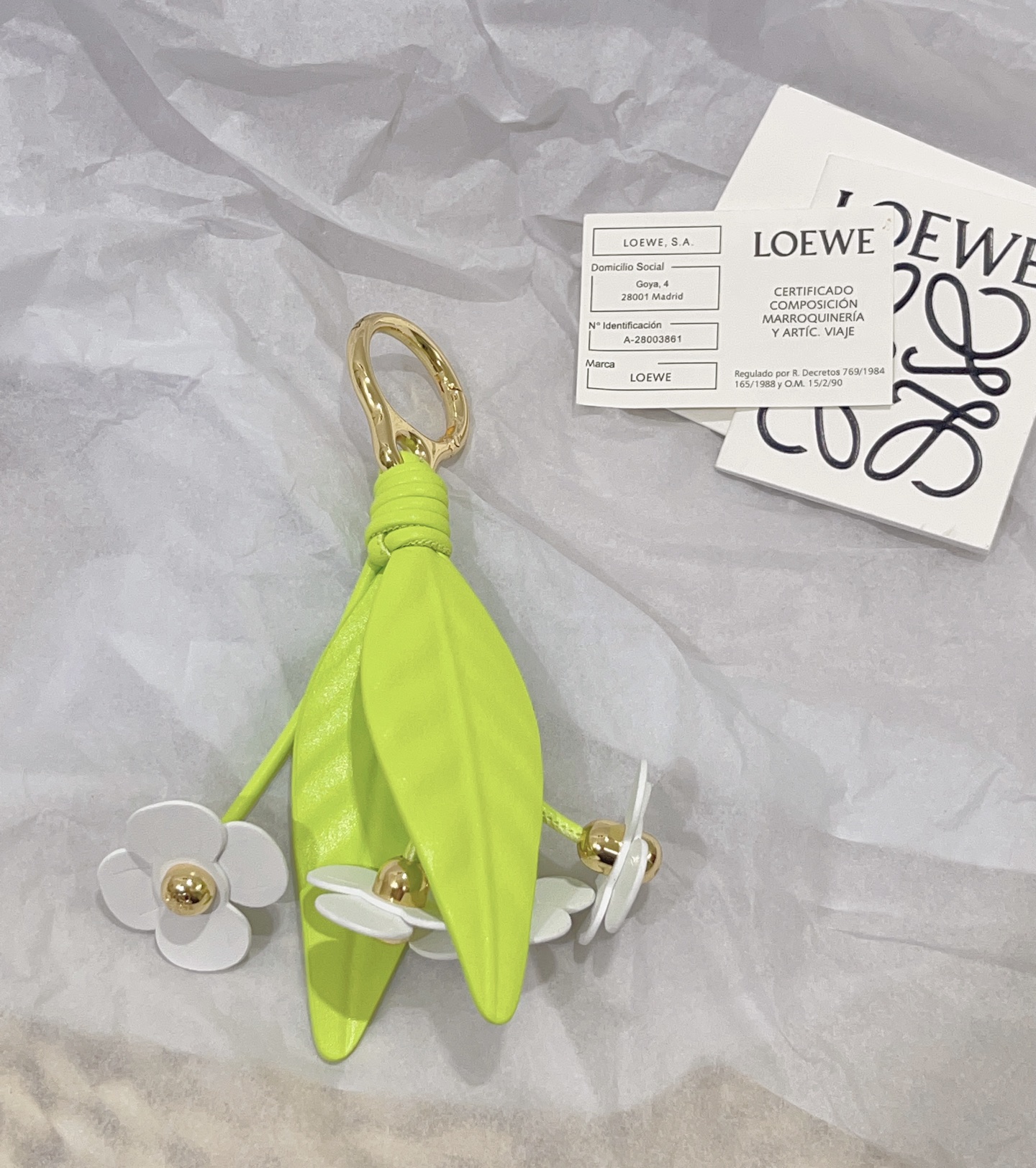NO:813289,Little white strawberry flower pendant keychain!  ,Loewe wallet,loewe,wallets,keychain19860909小白草莓花挂件 钥匙扣！,罗意威钱包,loewe,wallets,keychain,Wallet purse