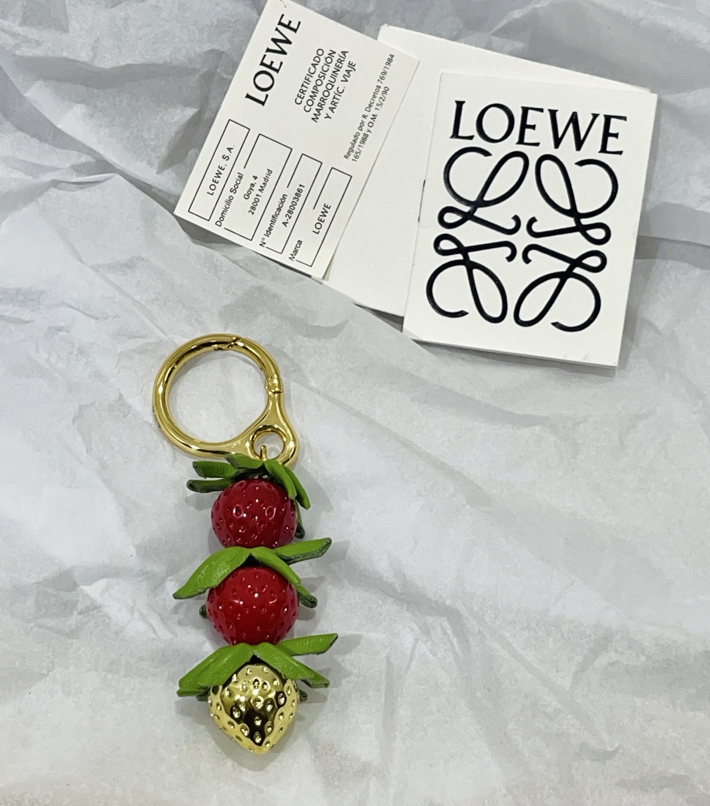 NO:813293,Strawberry keychain pendant, Loewe wallet, loewe, wallets, keychain19860909草莓 钥匙扣挂件,罗意威钱包,loewe,wallets,keychain,Wallet purse