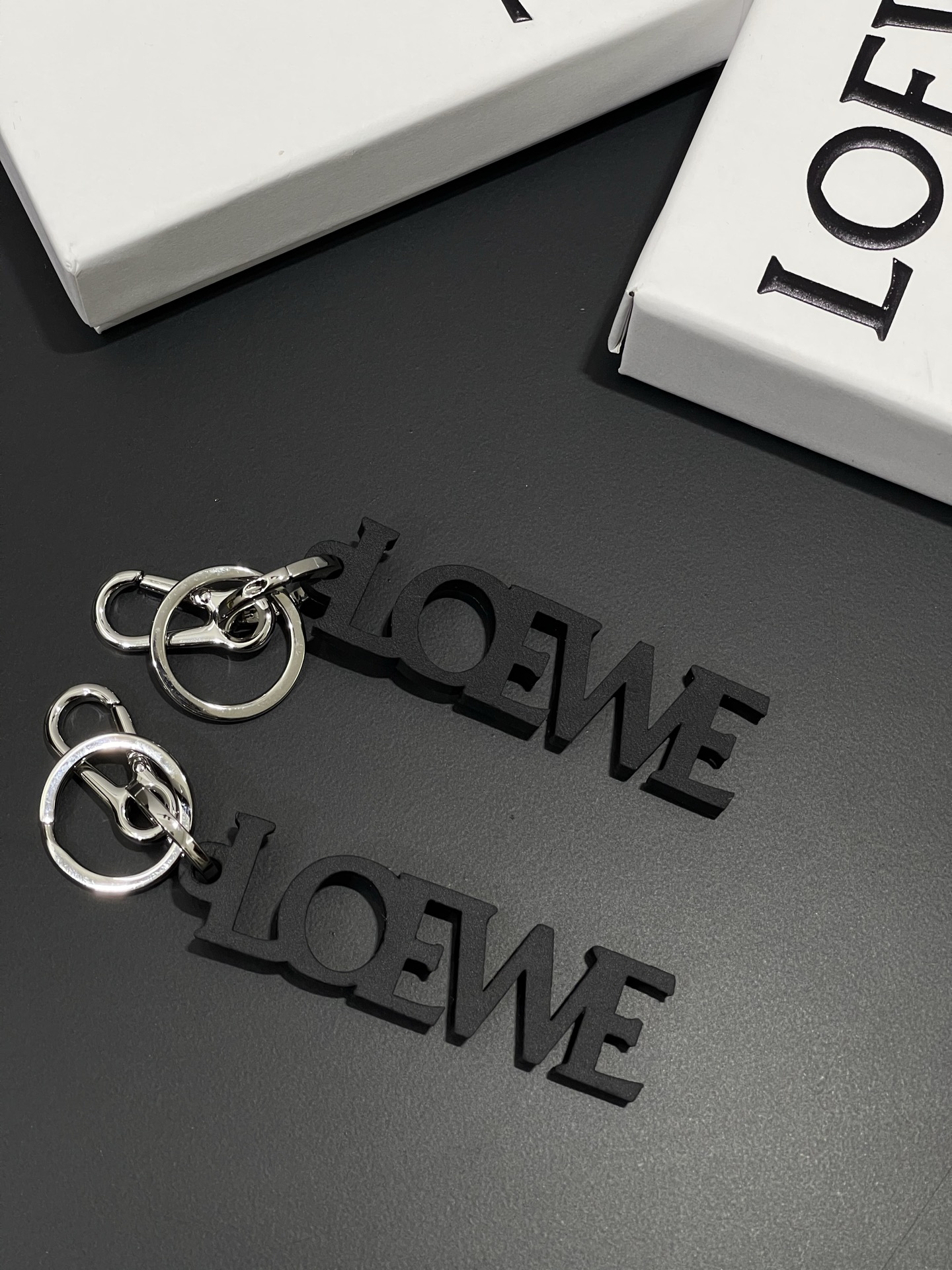 NO:813376,Logo fashion pendant, made of calfskin, can be hung on keys or bags, model number 351, size 14.5*2.4, Loewe wallet, loewe, wallets, cowhide19860909Logo时尚挂饰, 采用小牛皮,可挂钥匙、可挂于包包,款号351 尺寸14.5*2.4,罗意威钱包,loewe,wallets,cowhide,Wallet purse