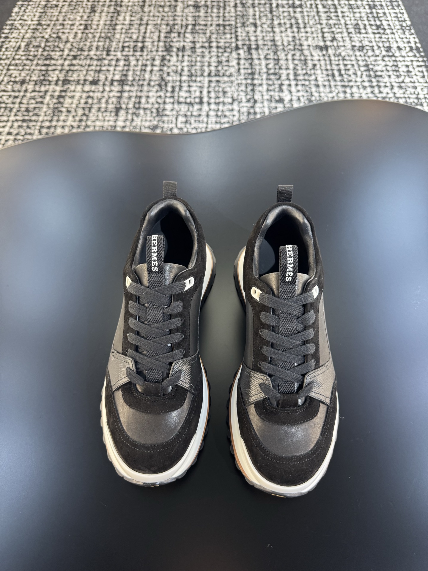 NO:358608,HERM** New style of love horse Leader calfskin round head lace low top casual shoes 38-44,,hermes,hermes,cowhide19860909HERM** 新款爱马 Leader 小牛皮 圆头系带 低帮休闲鞋38-44,,hermes,hermes,cowhide,Men's shoes