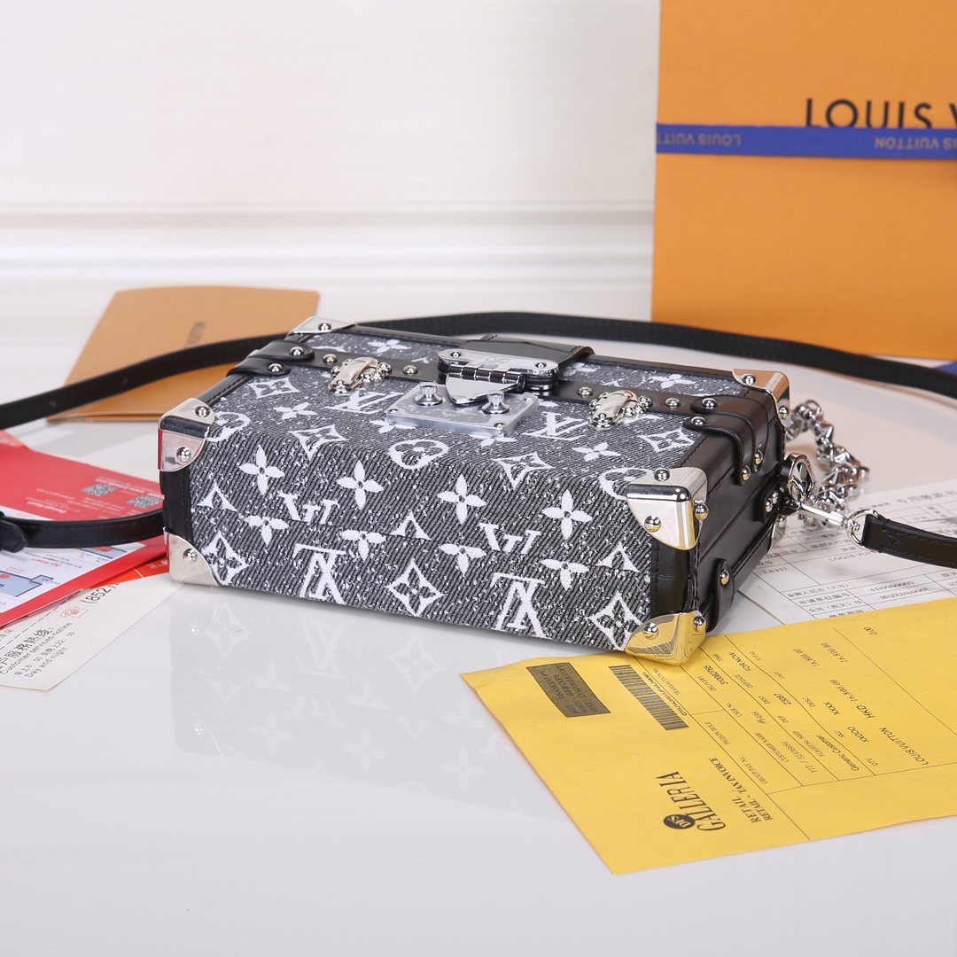 Louis Vuitton 对版细节 M21462 黑色牛仔Petite Malle 手袋取材 Monogram 提花丹宁布