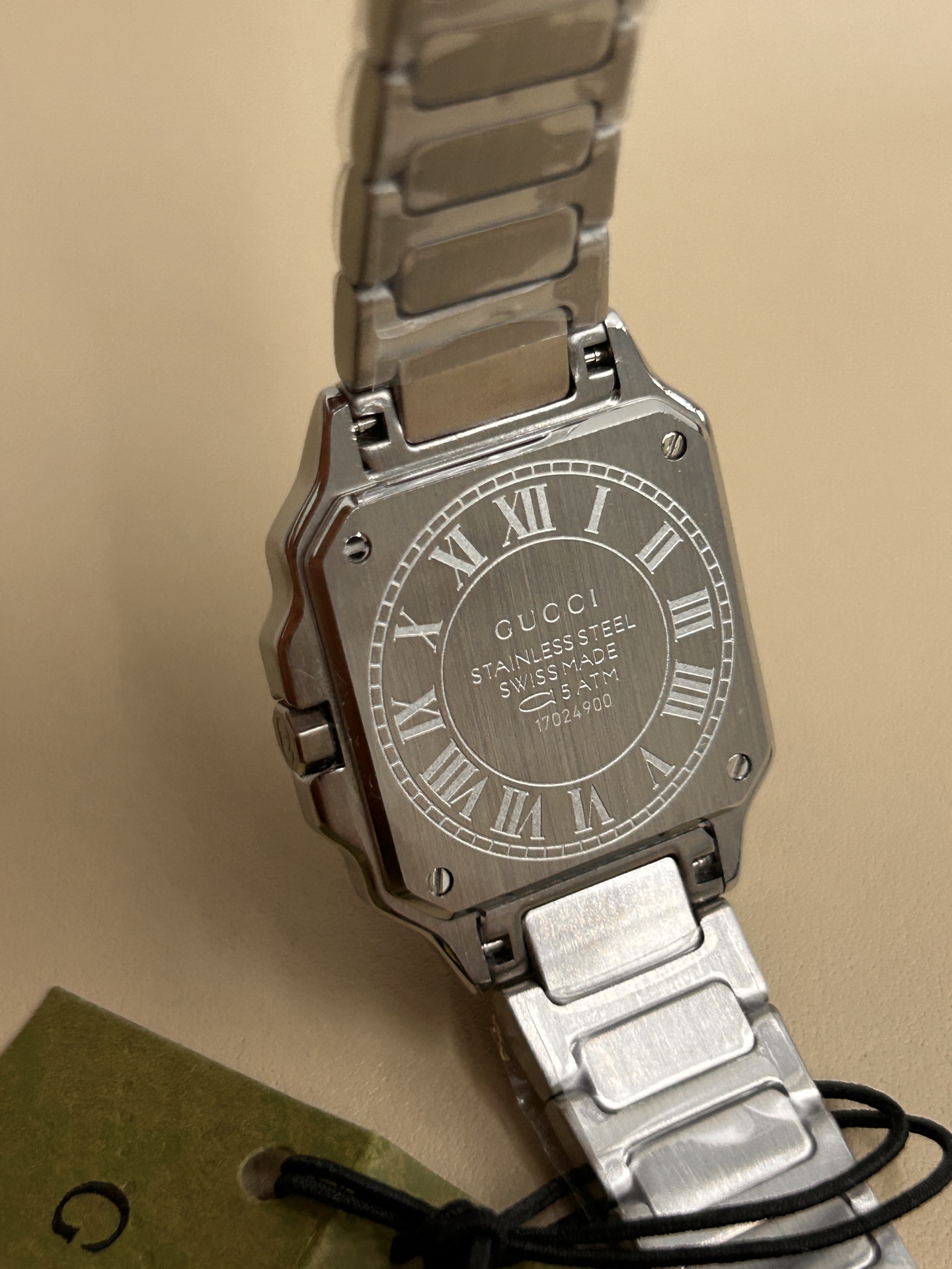 批💰950 Gucci 古驰
G-Flat系列女士腕表
款号:YA166501
表径:24mm,粉色盘、白色间金盘两色可选
官方在售价格:17000人民币
精钢表带表壳,其中表盘部分采用了真空镀锌技术
防反光蓝宝石镜窗,耐磨耐刮,永不刮花;瑞士进口石英机芯,走时精准;表盘刻度镶嵌钻石;蝴蝶扣表带,佩戴方便
整表非常有质感,个性化的表盘,彰显不凡与不俗,非常抢眼,您值得拥有!!
发货配包装!!