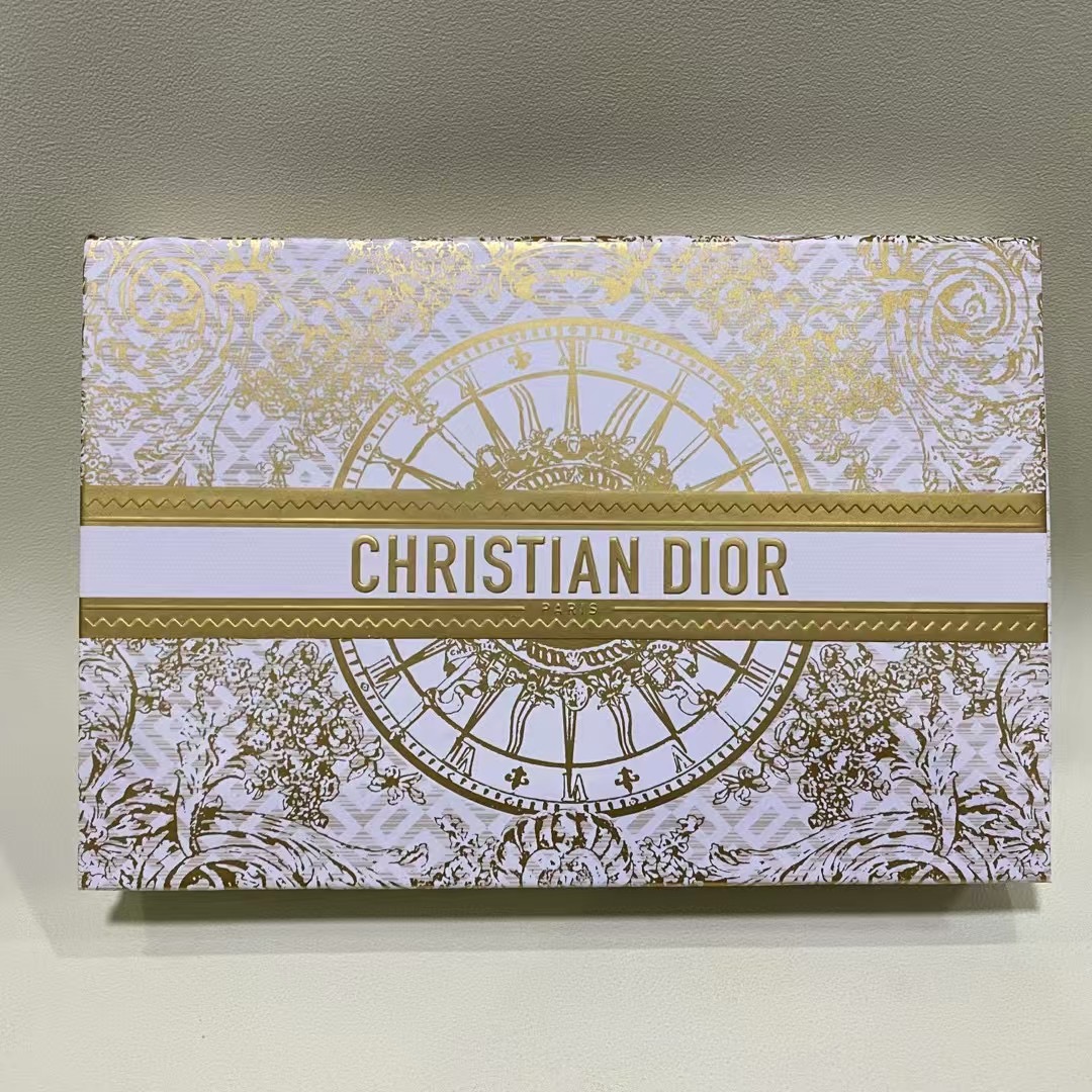80. Set de seis lápices labiales de edición limitada Dior Navidad 2025 🔜 ¡Calidad uno a uno❗️25 Dior muestras de edici…