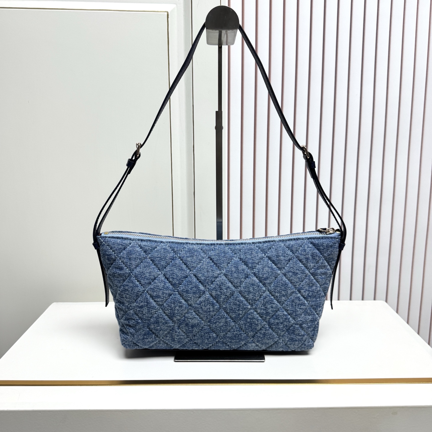 Chanel bag 𝐂𝐡𝐚𝐧𝐞𝐥 𝟐𝟔𝐀 Advanced Handicraft Workshop Underarm Bag — photo 5