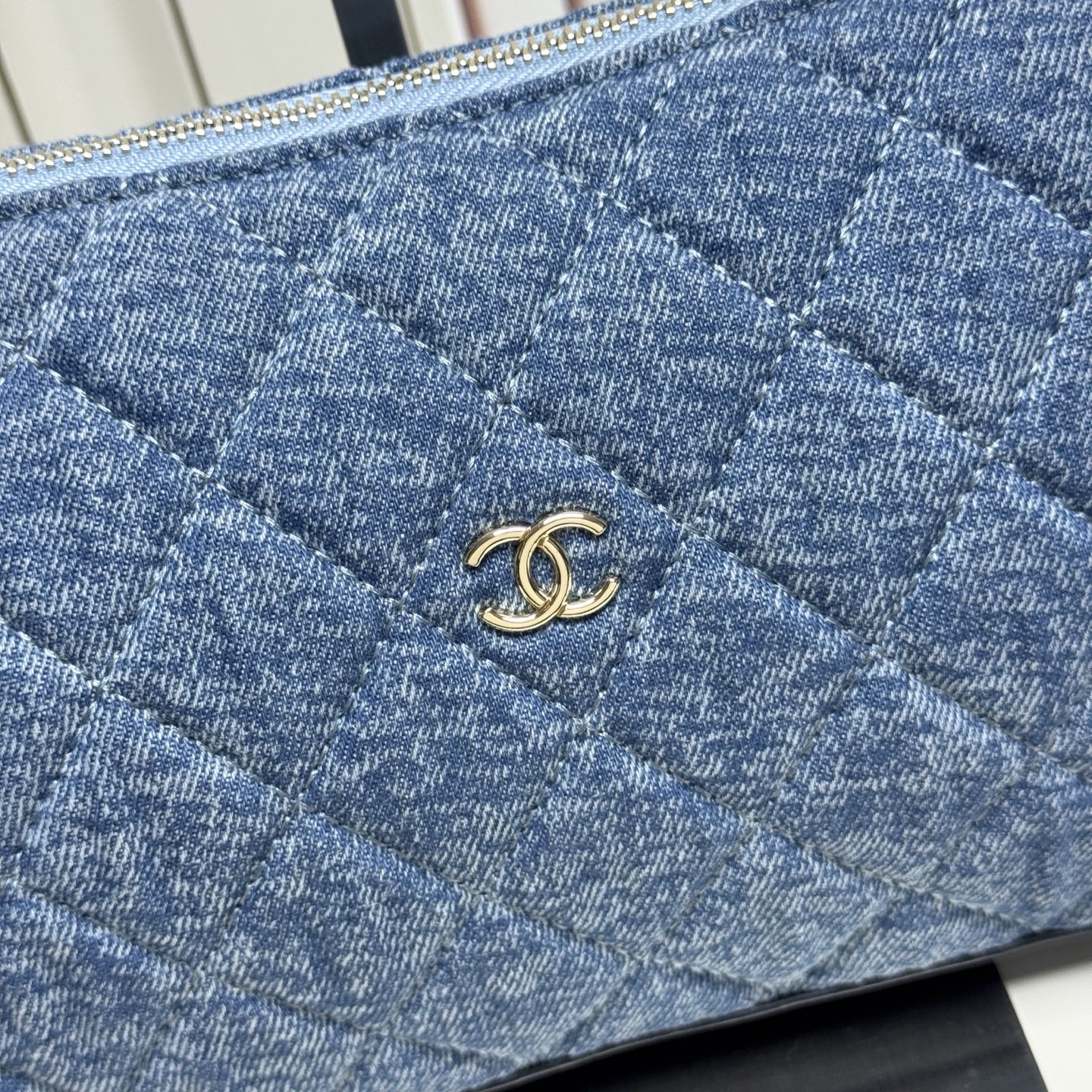 Chanel bag 𝐂𝐡𝐚𝐧𝐞𝐥 𝟐𝟔𝐀 Advanced Handicraft Workshop Underarm Bag — photo 2