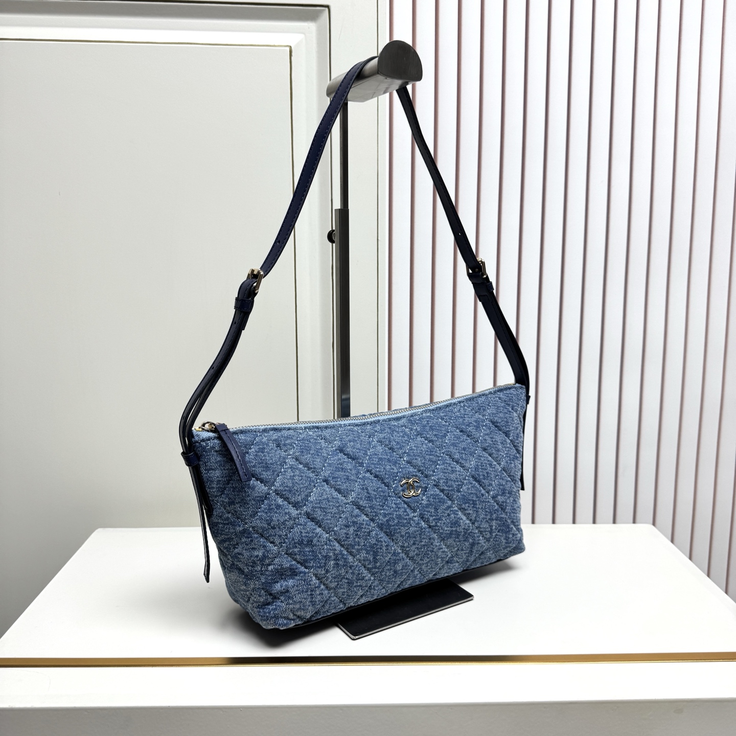 Chanel bag 𝐂𝐡𝐚𝐧𝐞𝐥 𝟐𝟔𝐀 Advanced Handicraft Workshop Underarm Bag — photo 4