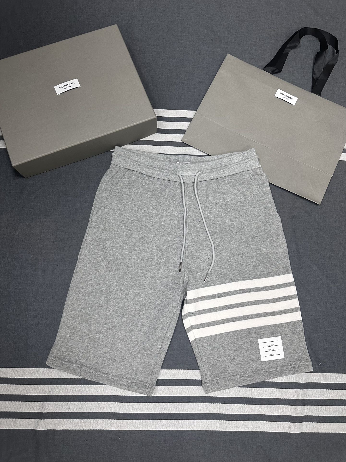 톰브라운 남성 반바지 126336 Thom Browne Shorts 썸네일 이미지