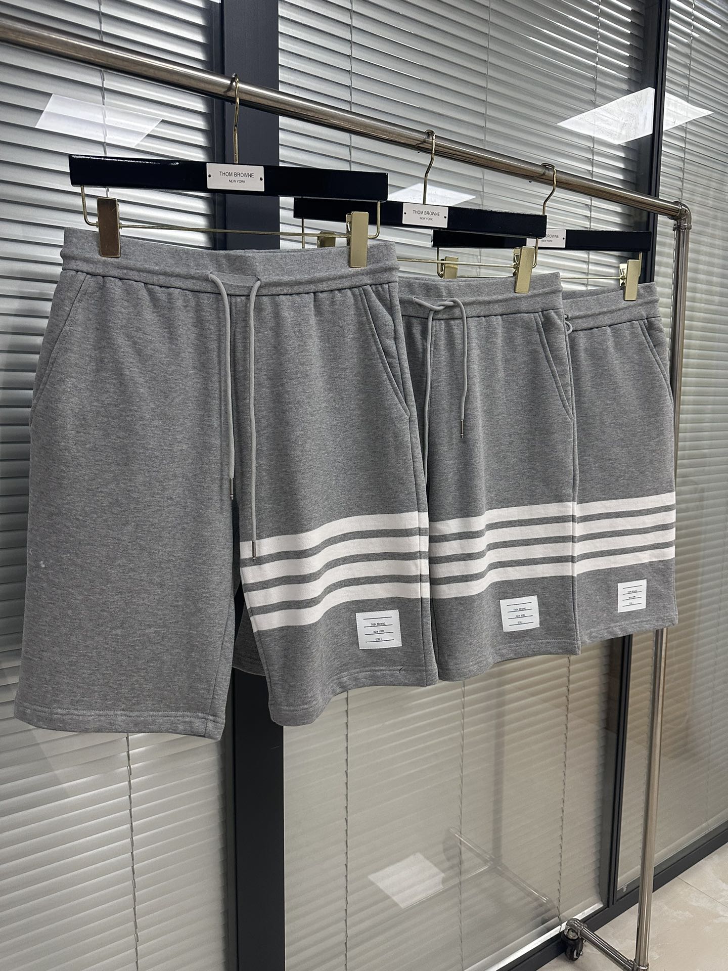 톰브라운 남성 반바지 126336 Thom Browne Shorts 썸네일 이미지