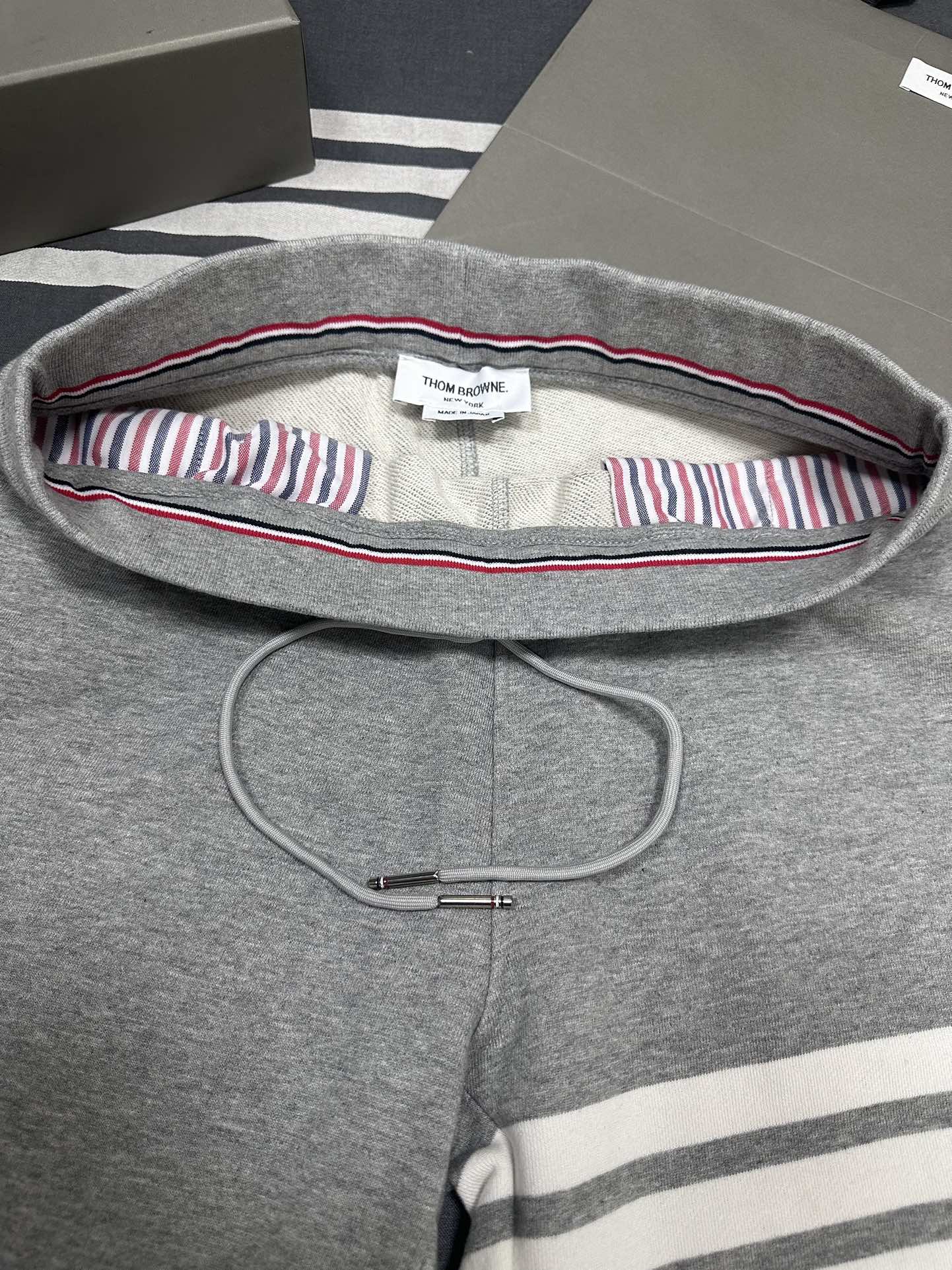 톰브라운 남성 반바지 126336 Thom Browne Shorts 썸네일 이미지