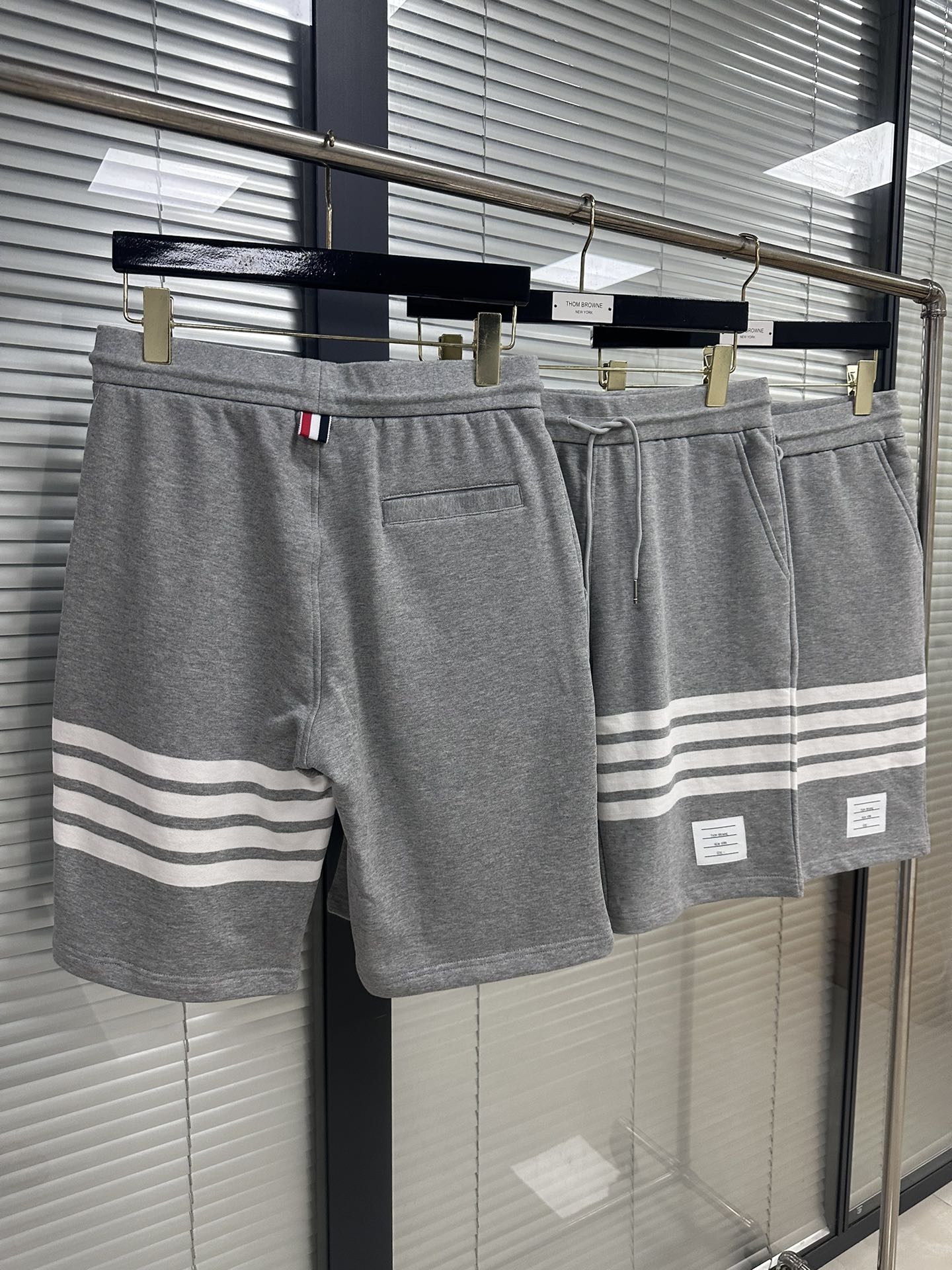 톰브라운 남성 반바지 126336 Thom Browne Shorts 썸네일 이미지