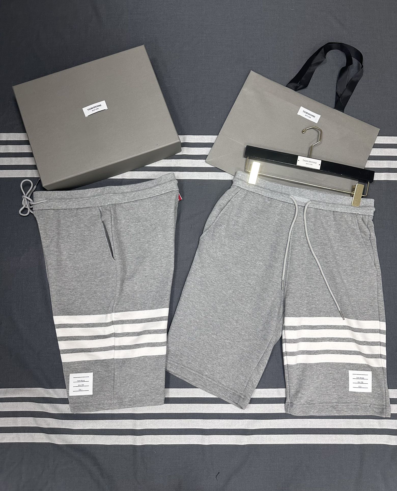 톰브라운 남성 반바지 126336 Thom Browne Shorts 썸네일 이미지