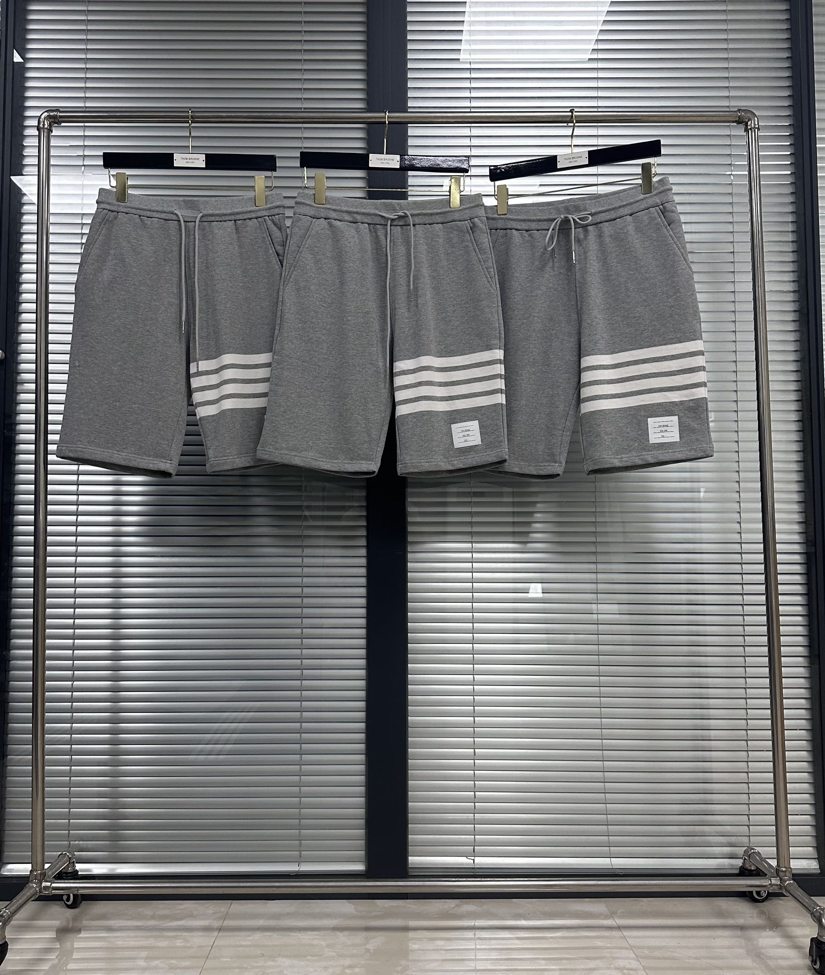 톰브라운 남성 반바지 126336 Thom Browne Shorts 썸네일 이미지