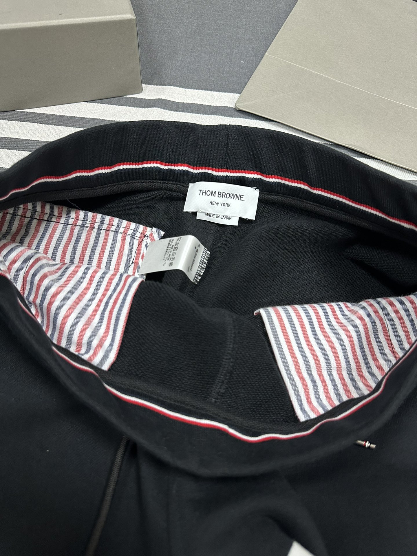 톰브라운 남성 반바지 126334 Thom Browne Shorts 썸네일 이미지