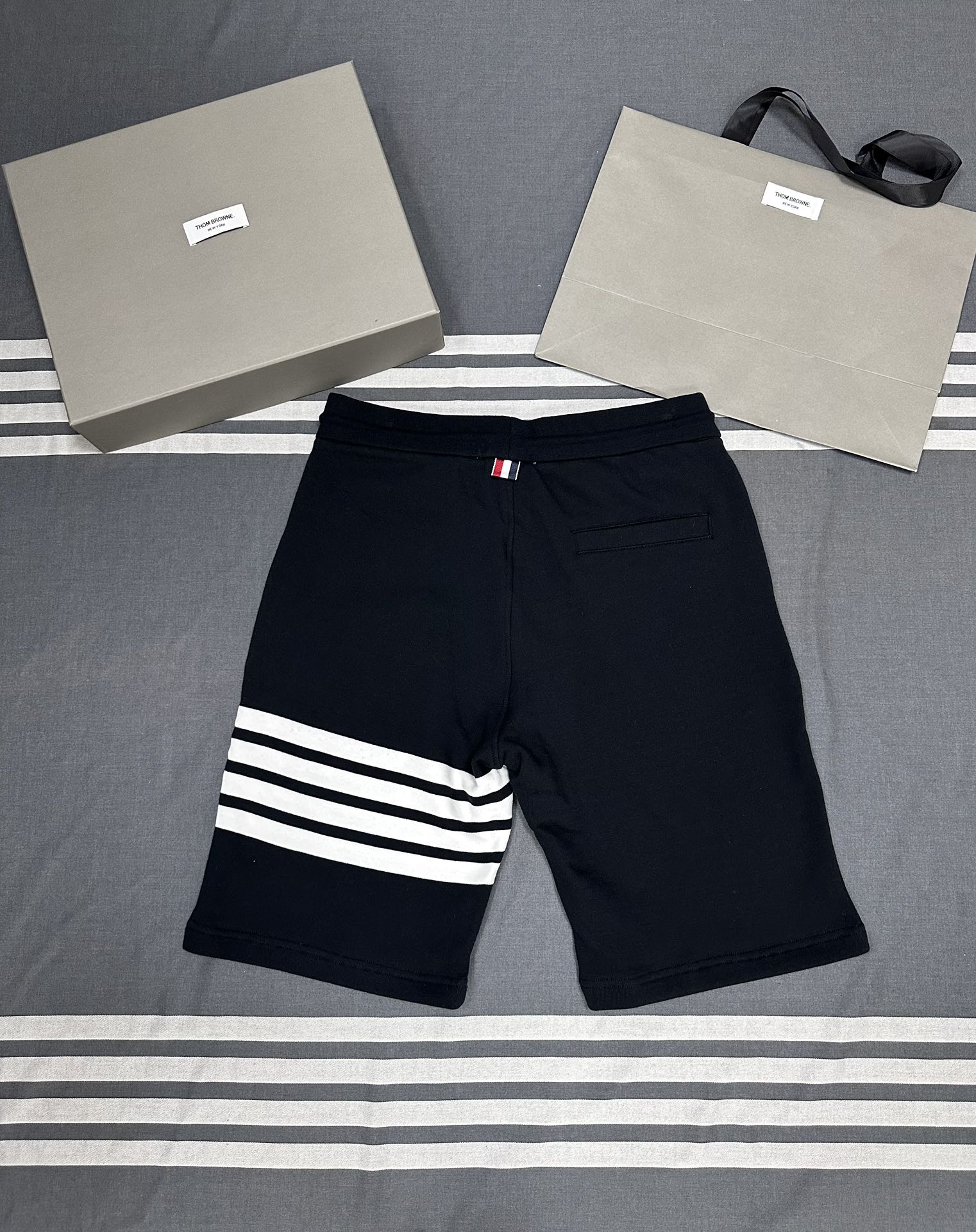 톰브라운 남성 반바지 126334 Thom Browne Shorts 썸네일 이미지