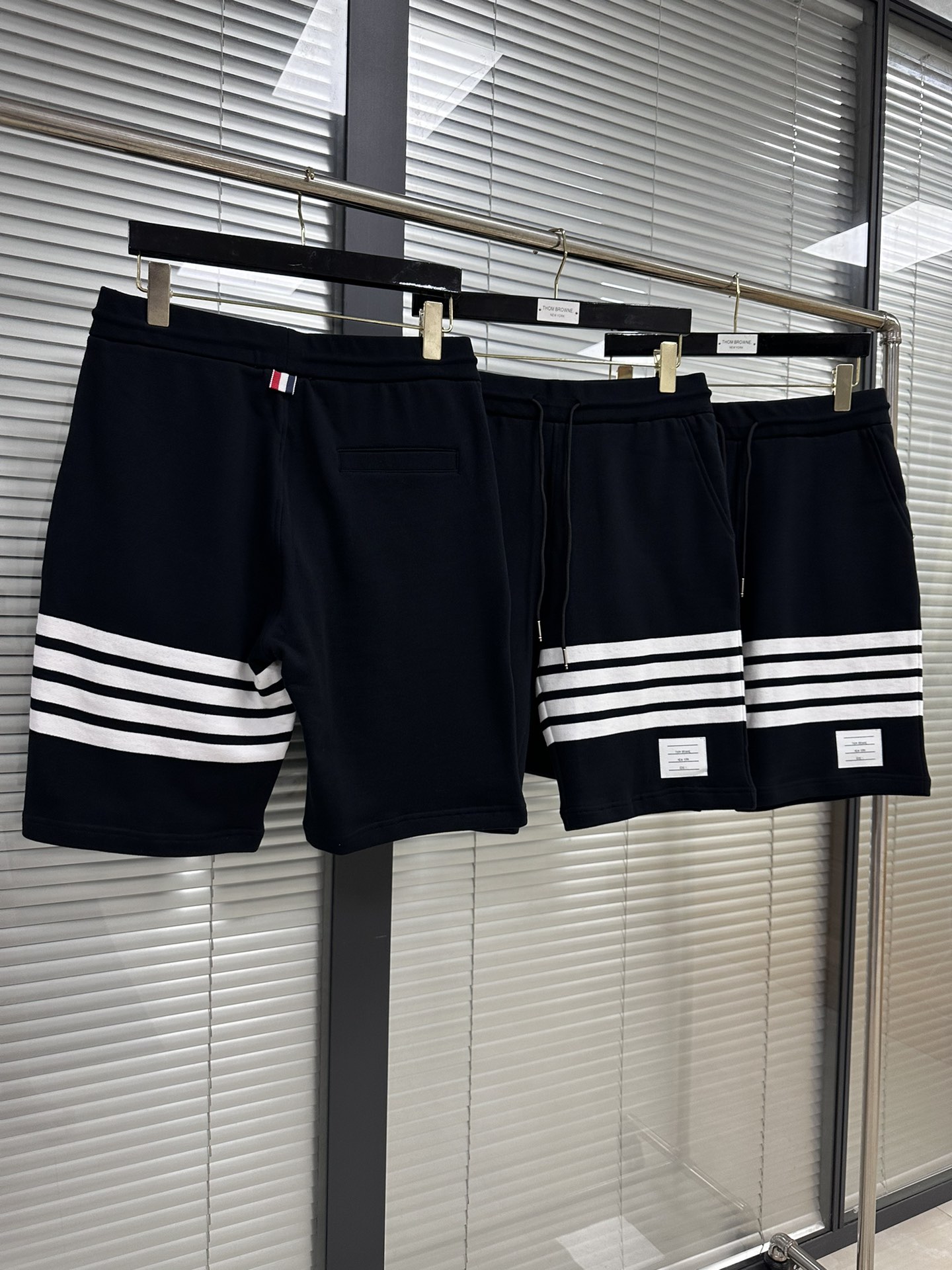 톰브라운 남성 반바지 126334 Thom Browne Shorts 썸네일 이미지