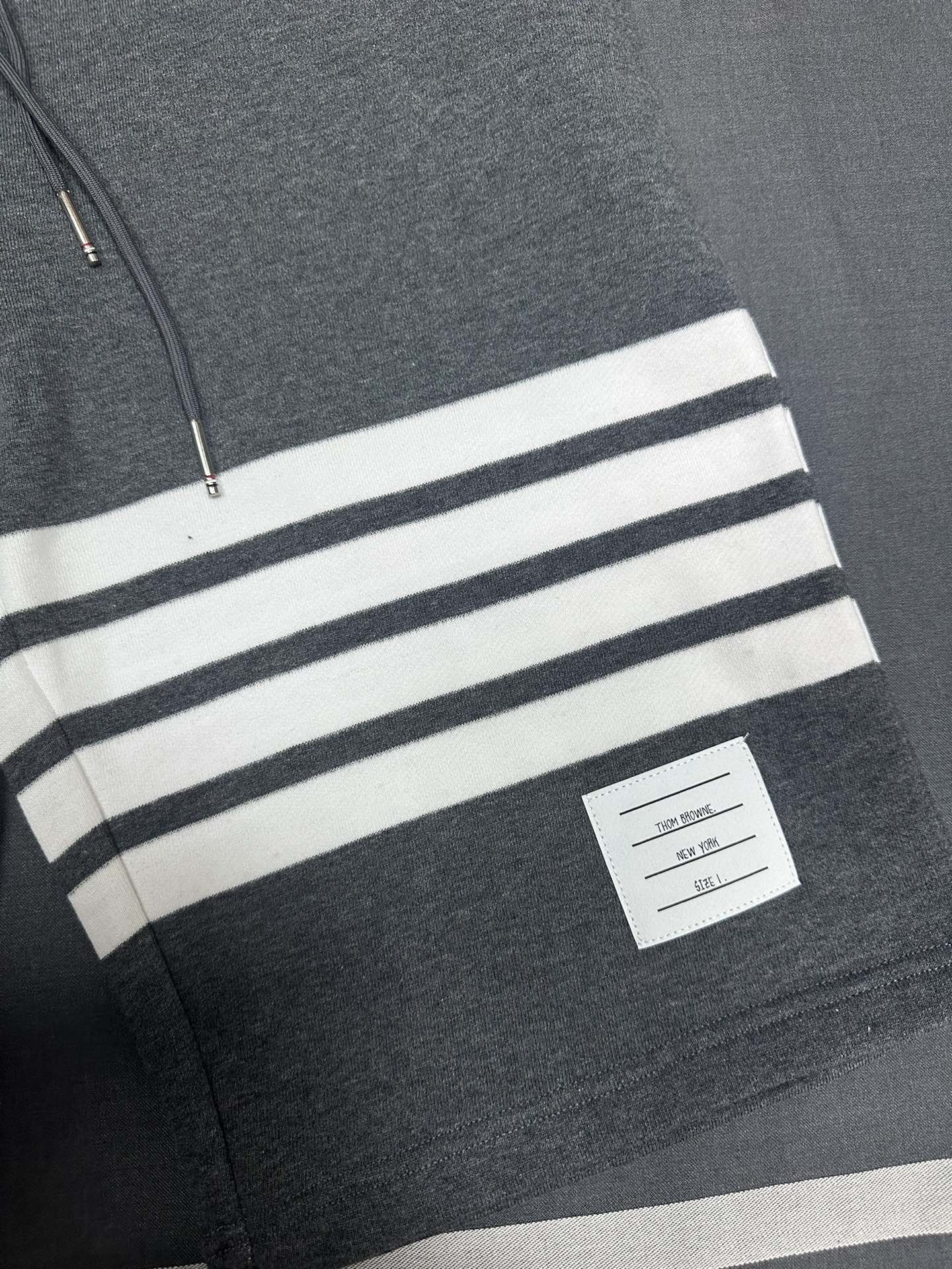 톰브라운 남성 반바지 126333 Thom Browne Shorts 썸네일 이미지