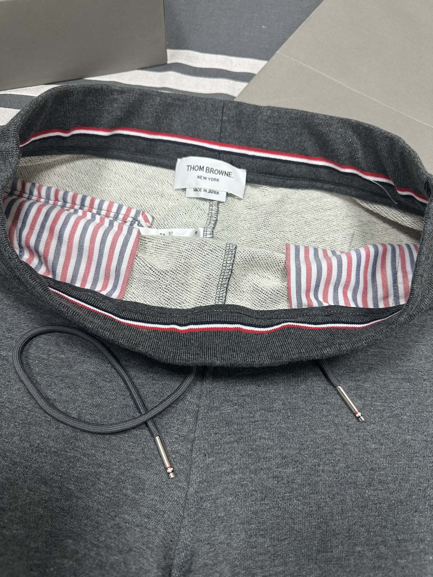 톰브라운 남성 반바지 126333 Thom Browne Shorts 썸네일 이미지