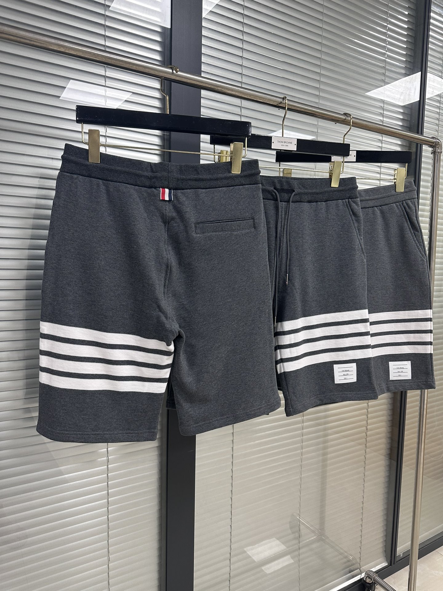 톰브라운 남성 반바지 126333 Thom Browne Shorts 썸네일 이미지