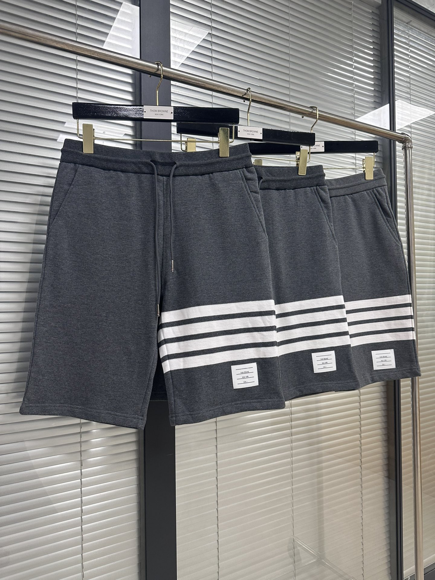톰브라운 남성 반바지 126333 Thom Browne Shorts 썸네일 이미지