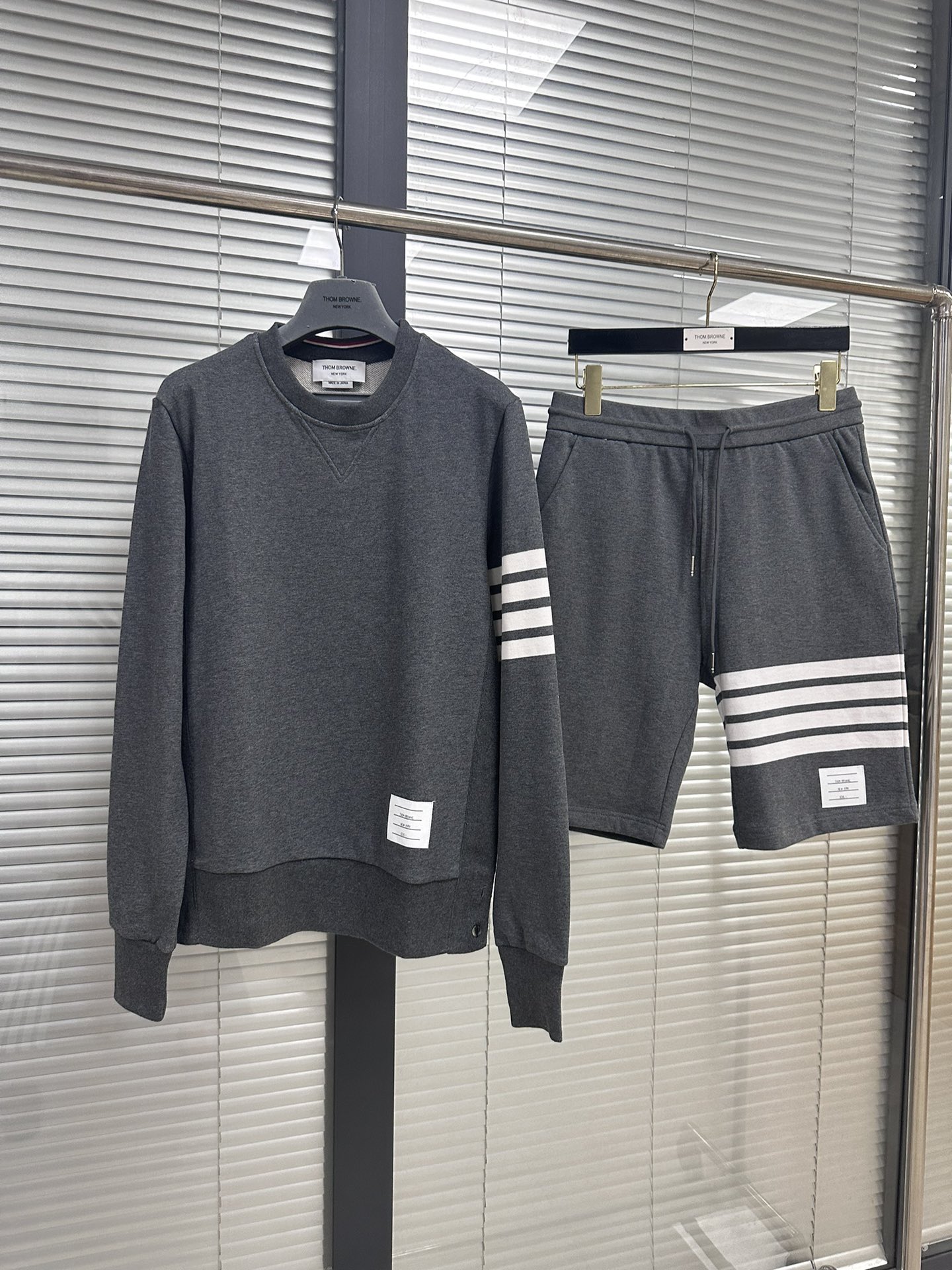 톰브라운 남성 반바지 126333 Thom Browne Shorts 썸네일 이미지