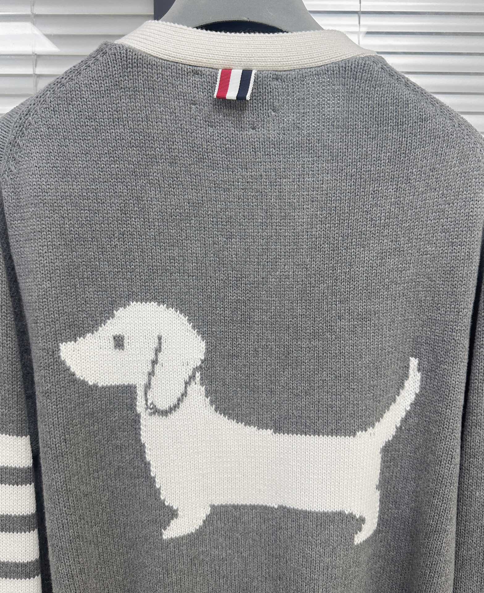 톰브라운 남성 가디건 143057 Thom Browne Cardigan 상세 이미지 4