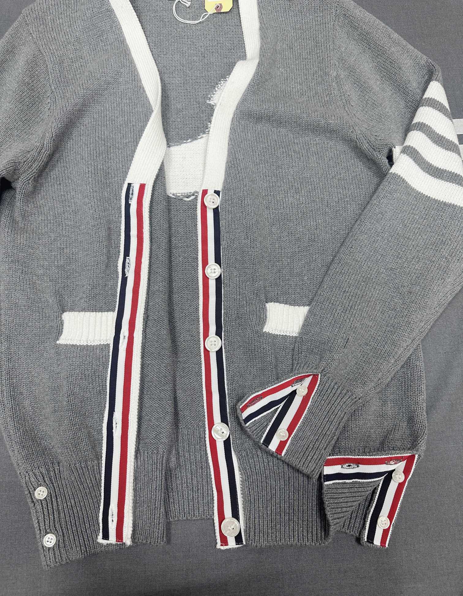 톰브라운 남성 가디건 143057 Thom Browne Cardigan 상세 이미지 9