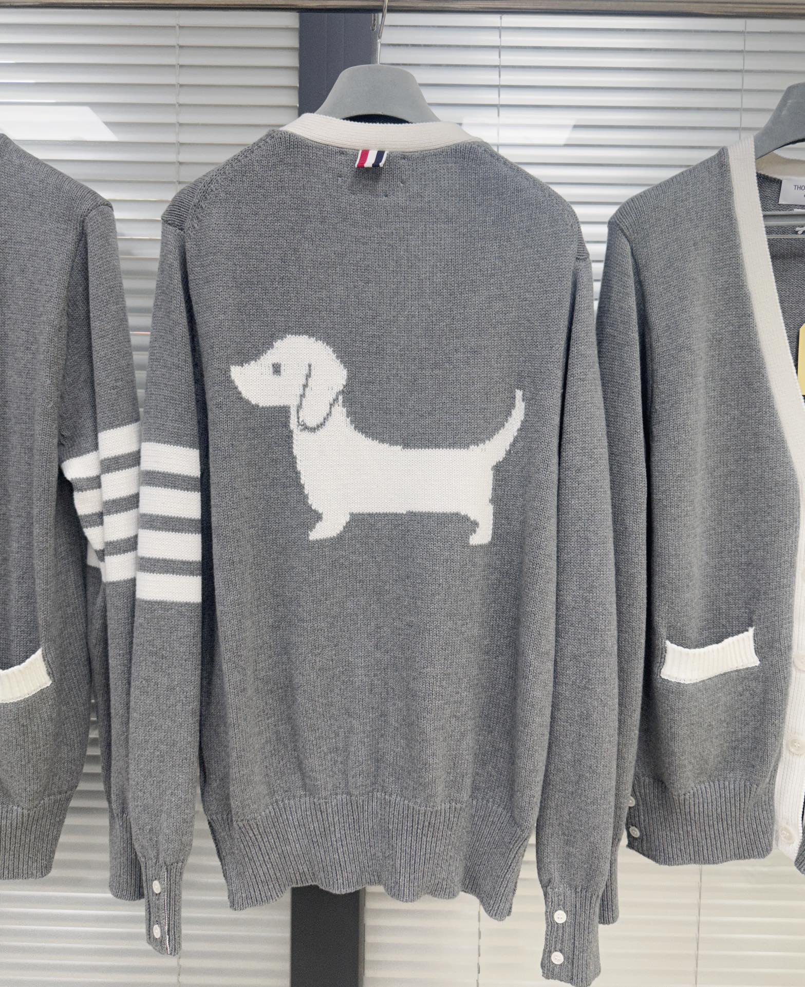 톰브라운 남성 가디건 143057 Thom Browne Cardigan 상세 이미지 3