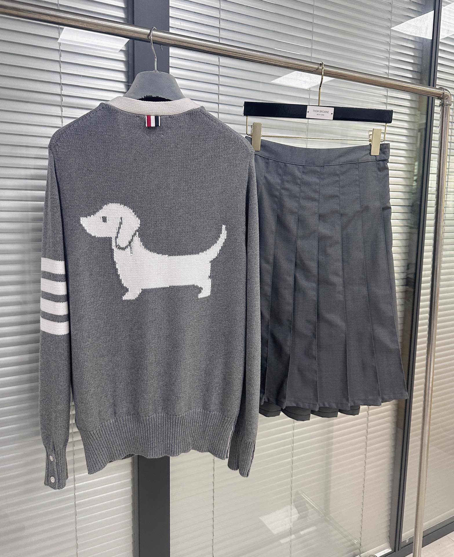 톰브라운 남성 가디건 143057 Thom Browne Cardigan 상세 이미지 2