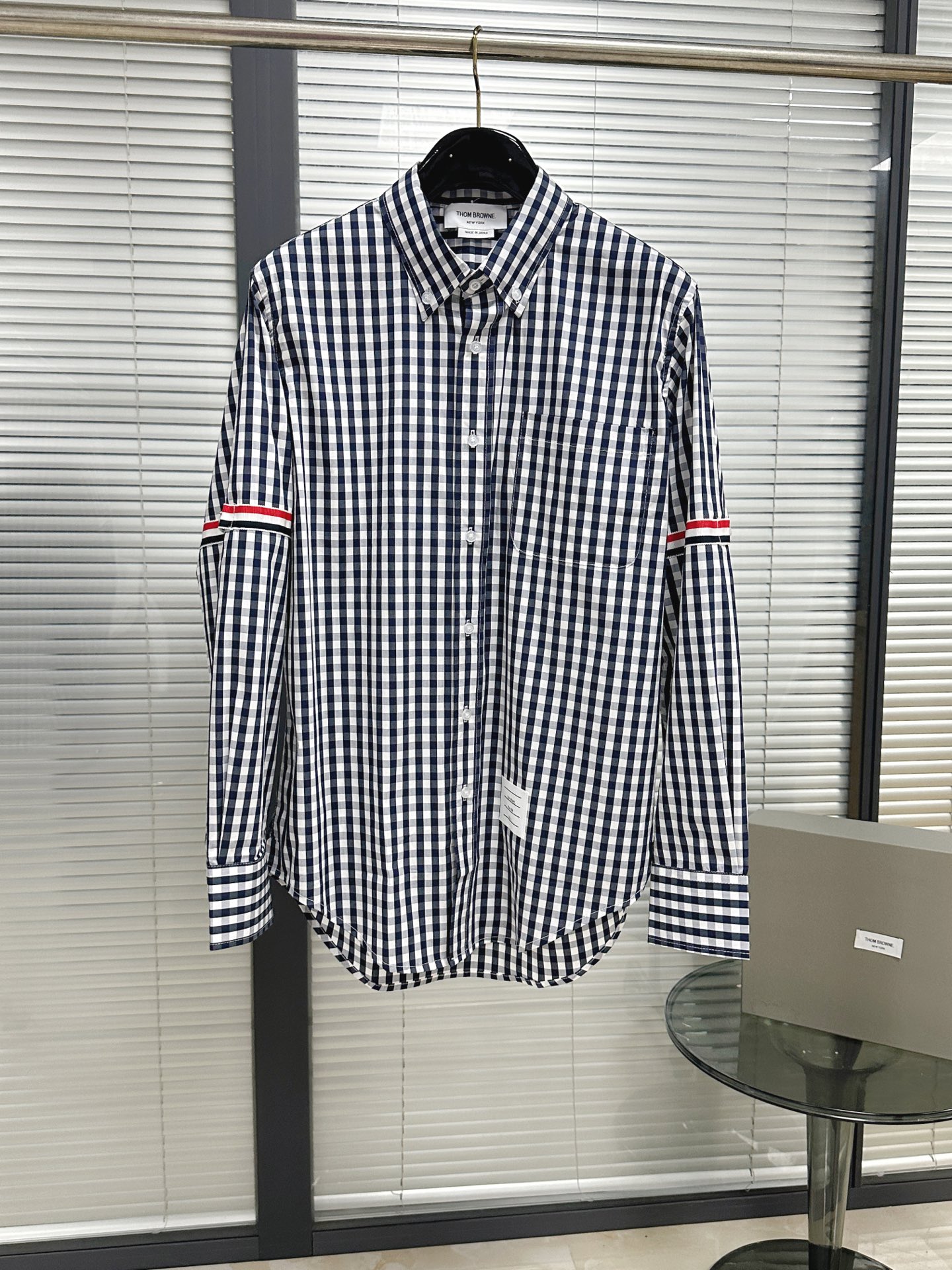NO:783351,Shirt | TB double armband plaid long-sleeved shirt. Custom-made yarn-dyed cotton poplin fabric. The upper body is slightly wider and flatters the body proportions. The best choice for indoor and outdoor wear in autumn and winter. Blue and white interwoven plaid. Retro and fresh. Wear it and you will feel full of youth. Size1.2.3.4 (due to lighting reasons, the real thing will be lighter) [Navy Blue], Thom Brown-clothing, thom browne, shirts,19860909衬衫｜TB双袖标格纹长袖衬衣 定制色织纯棉府绸面料 上身版型微阔又修饰身材比例,秋冬内外搭单品最佳选择 蓝白交织格纹 复古清新 穿上它 少年感直接拉满, Size1.2.3.4（由于灯光原因 实物会更浅一点）【藏青】,汤姆布朗-服装,thom browne,shirts,,Women's clothing