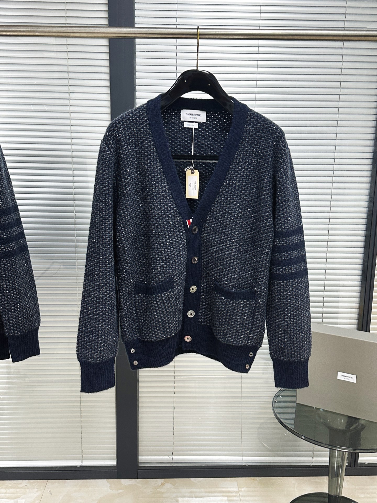 톰브라운 남성 가디건 142977 Thom Browne Cardigan 상세 이미지 2