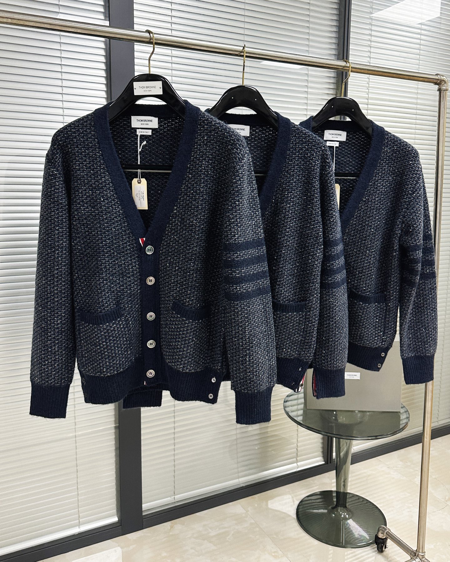 톰브라운 남성 가디건 142977 Thom Browne Cardigan 상세 이미지 4