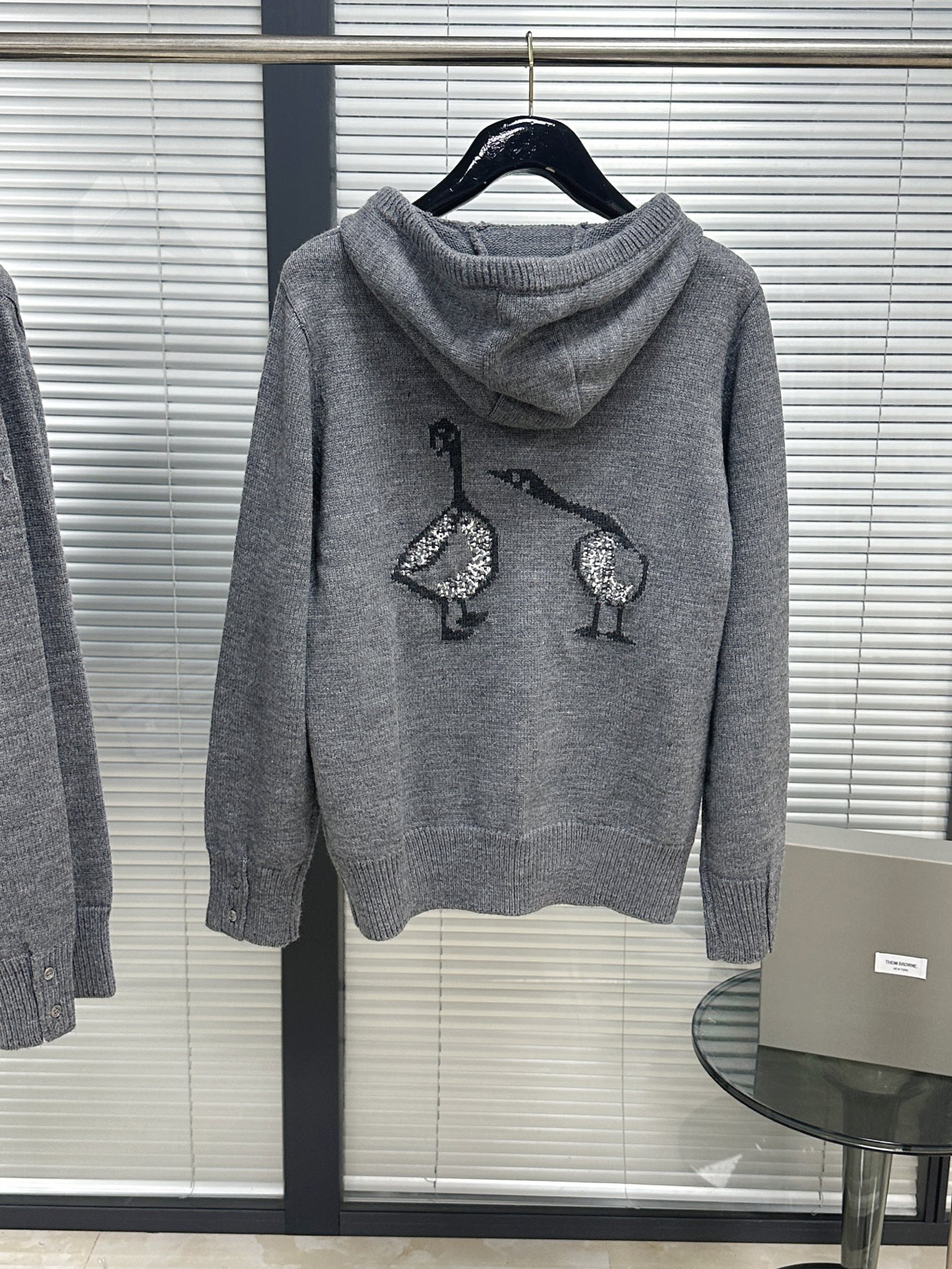 톰브라운 화이트 남성 후드 레플리카 46735 Thom Browne 상세 이미지 3