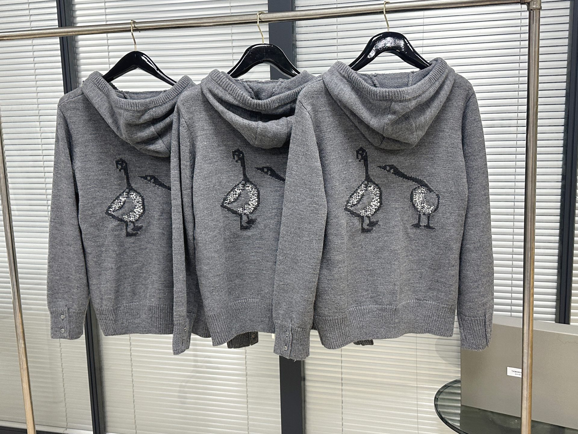 톰브라운 화이트 남성 후드 레플리카 46735 Thom Browne 상세 이미지 5