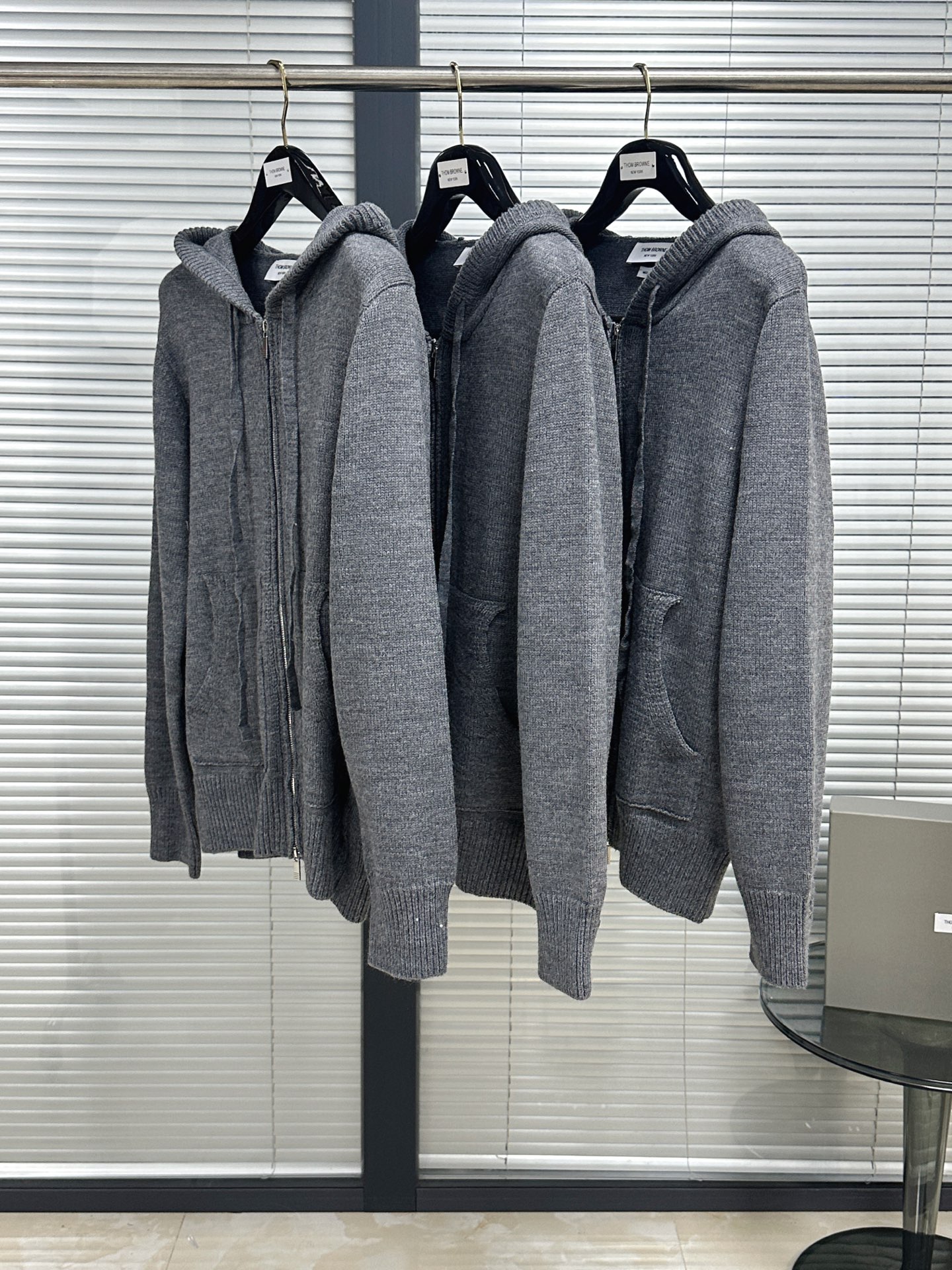 톰브라운 화이트 남성 후드 레플리카 46735 Thom Browne 상세 이미지 4