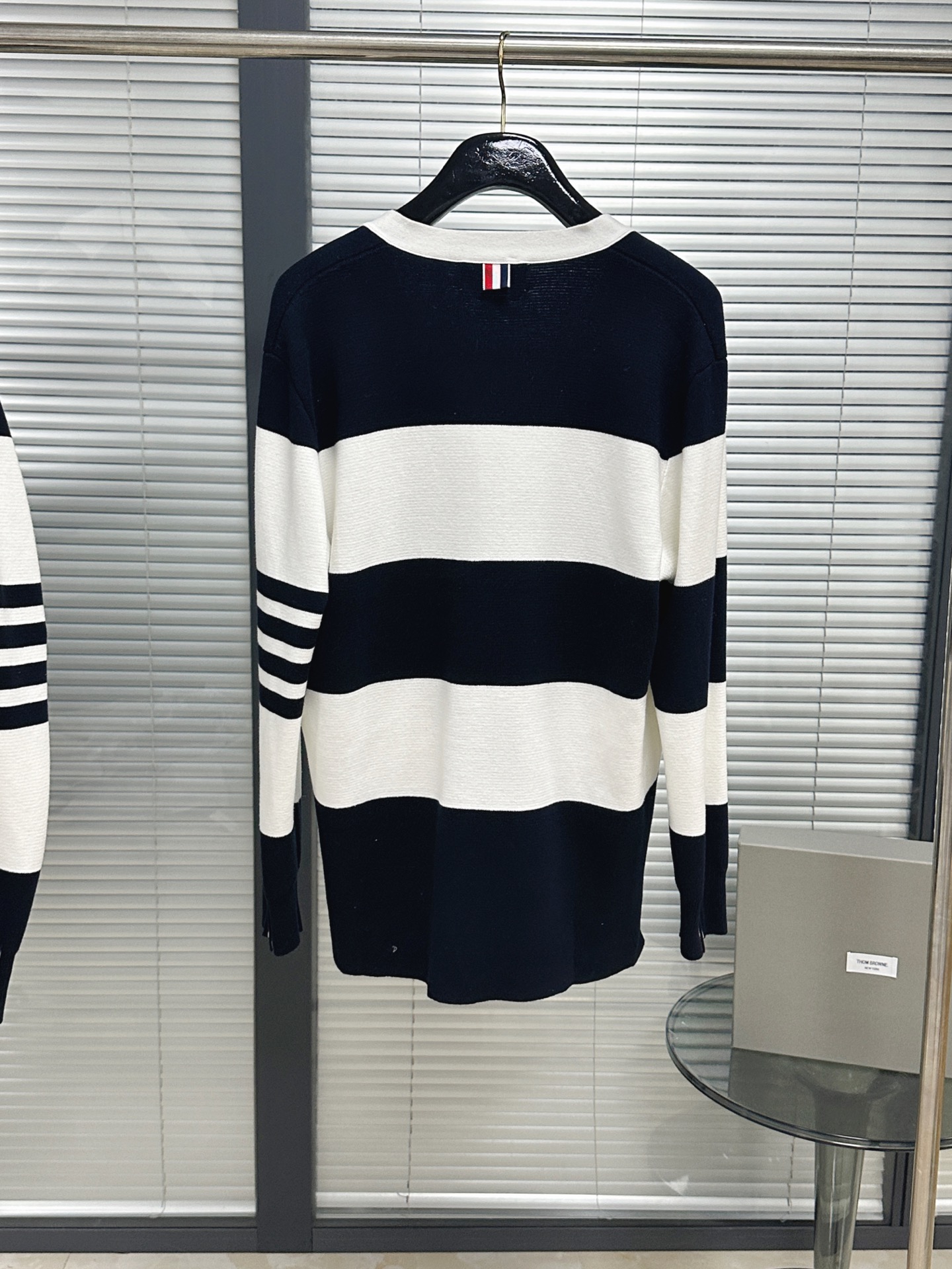 톰브라운 남성 가디건 143005 Thom Browne Cardigan 상세 이미지 3