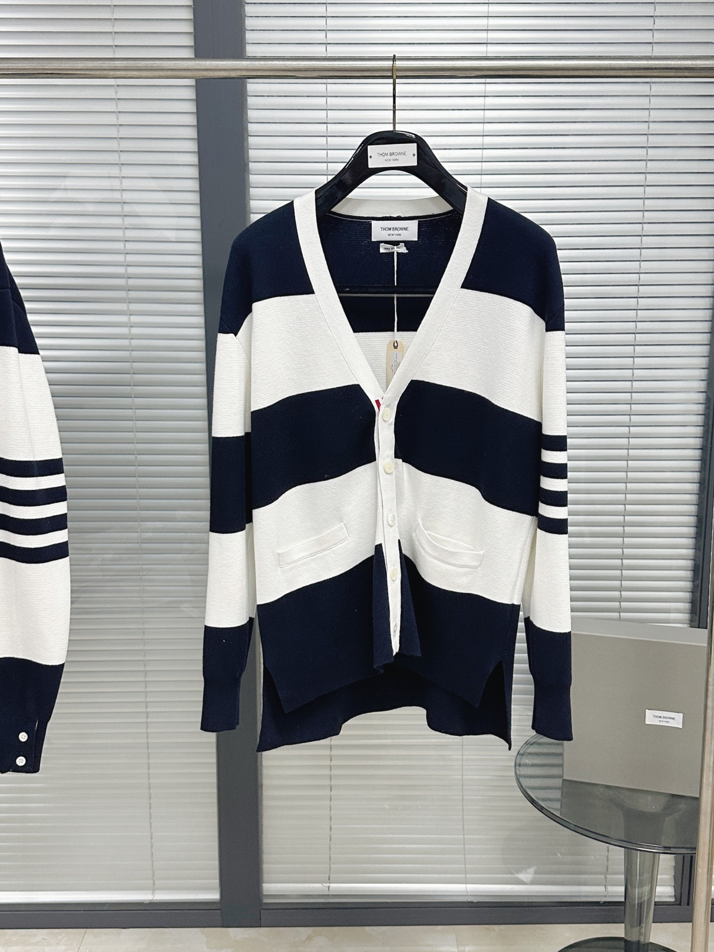 톰브라운 남성 가디건 143005 Thom Browne Cardigan 상세 이미지 2