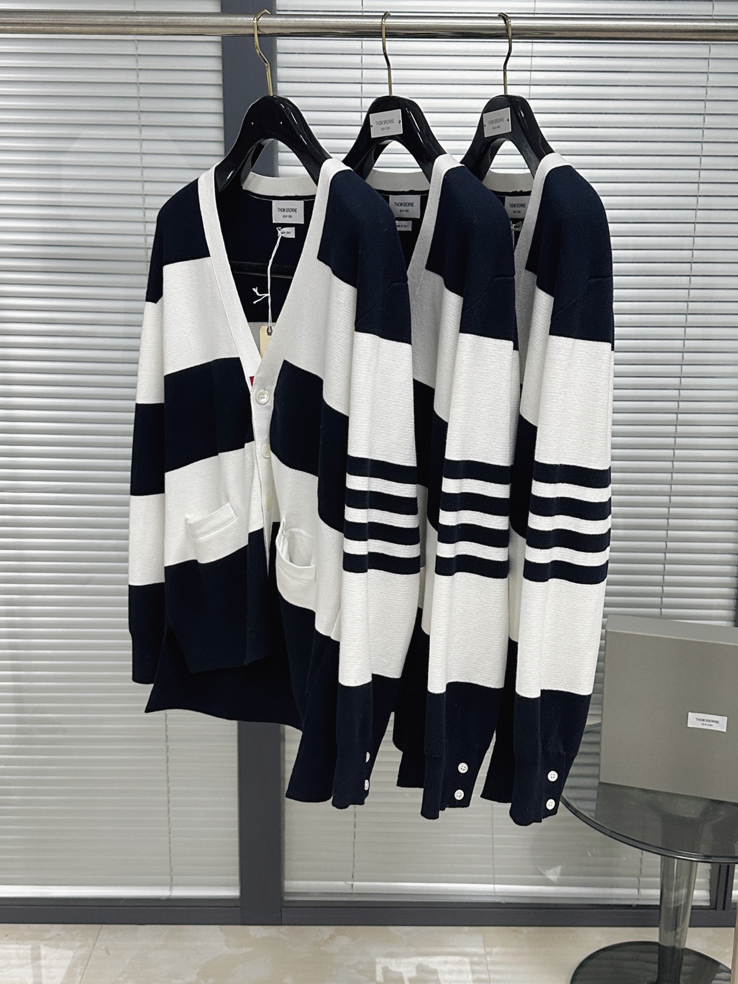 톰브라운 남성 가디건 143005 Thom Browne Cardigan 상세 이미지 4