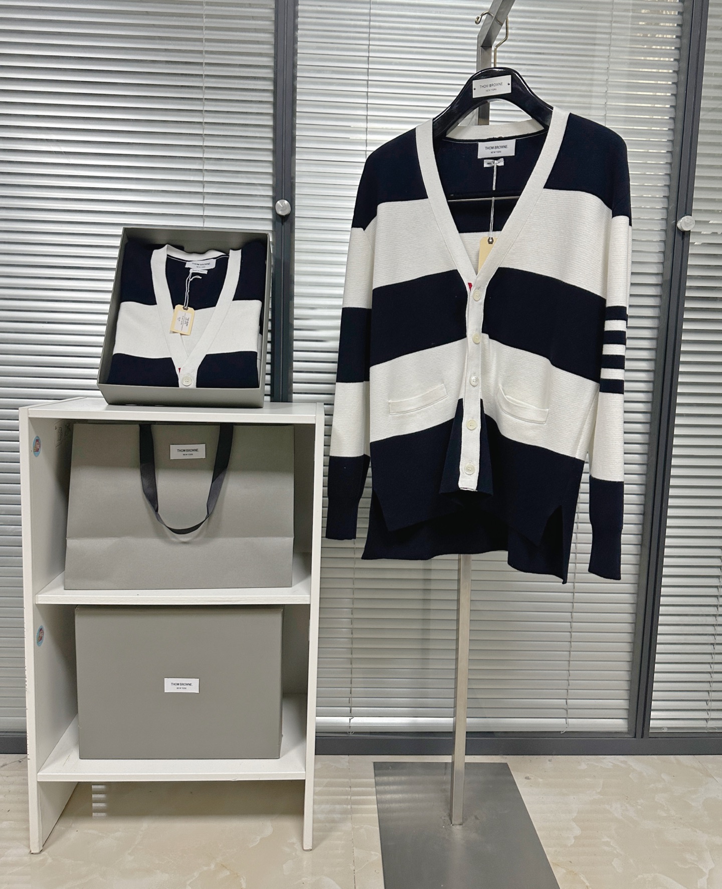 톰브라운 남성 가디건 143005 Thom Browne Cardigan 상세 이미지 5