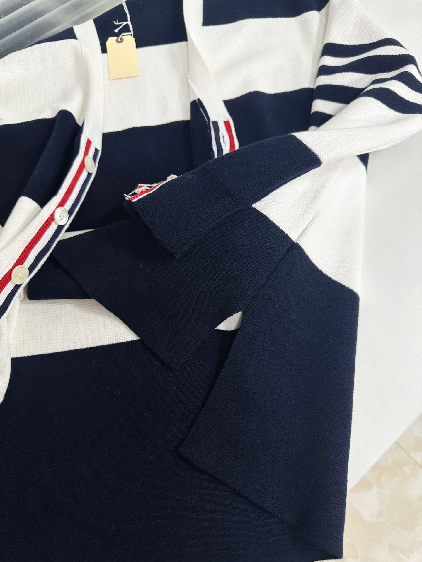 톰브라운 남성 가디건 143005 Thom Browne Cardigan 상세 이미지 9