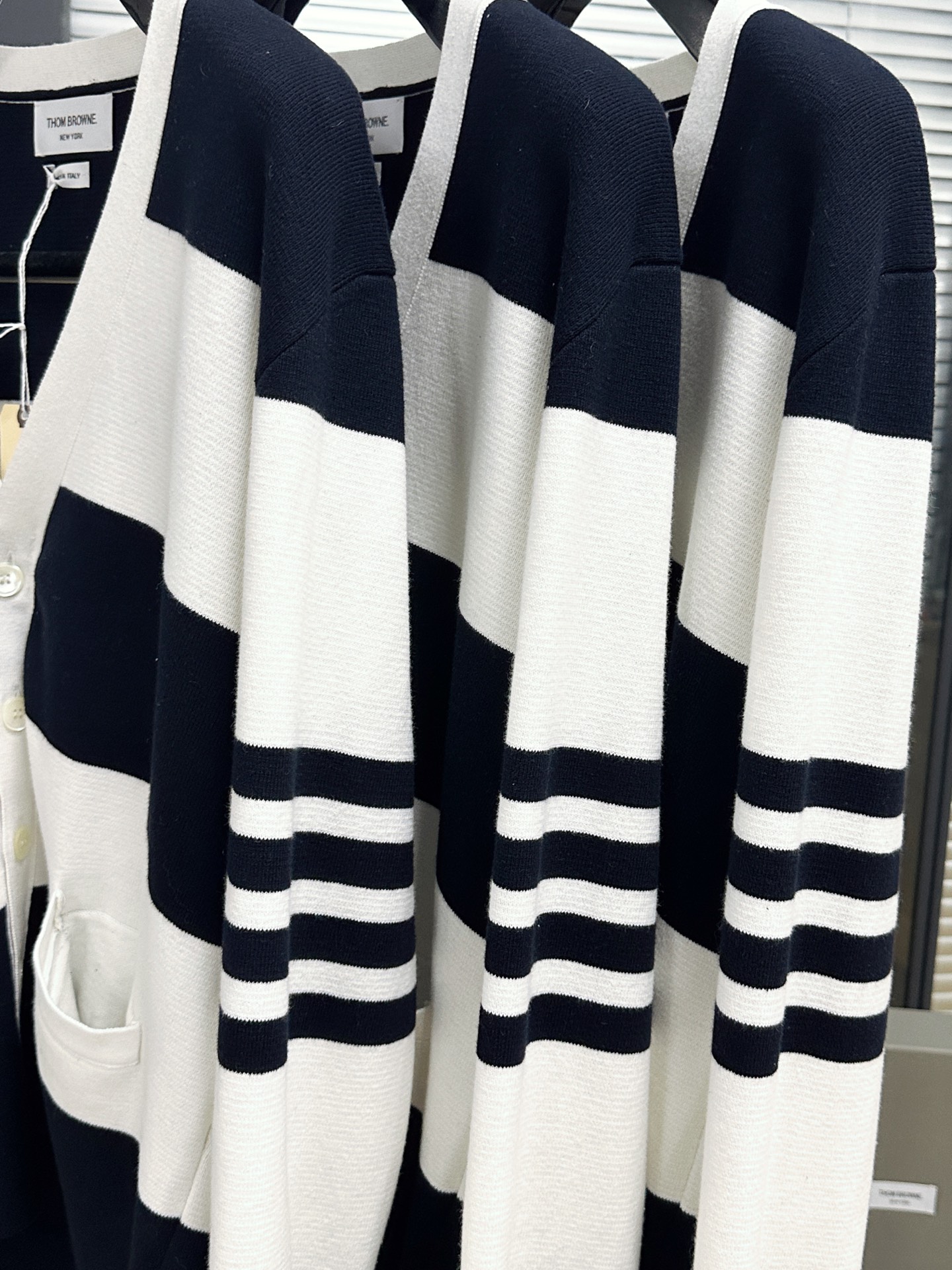 톰브라운 남성 가디건 143005 Thom Browne Cardigan 상세 이미지 6