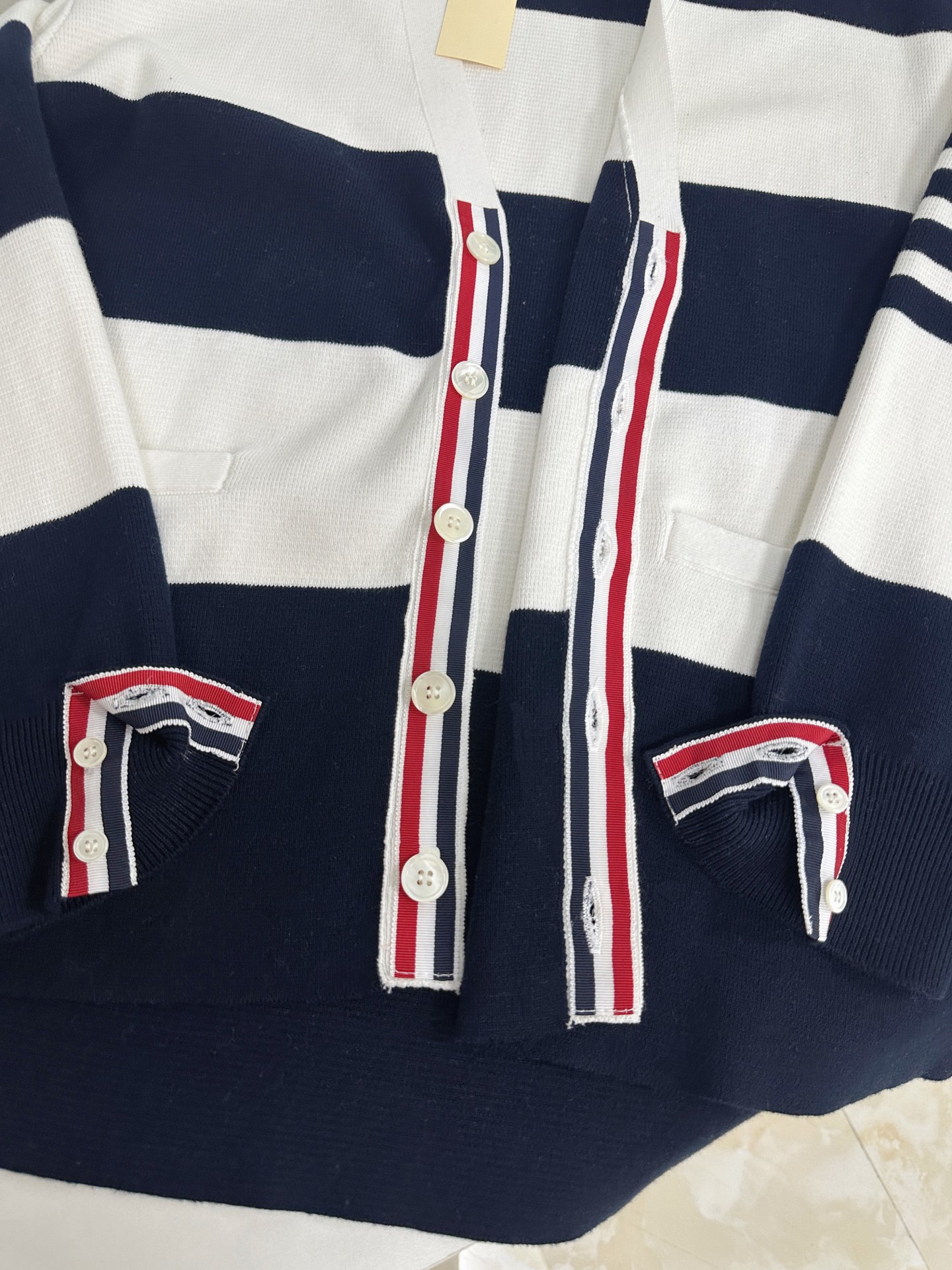 톰브라운 남성 가디건 143005 Thom Browne Cardigan 상세 이미지 8