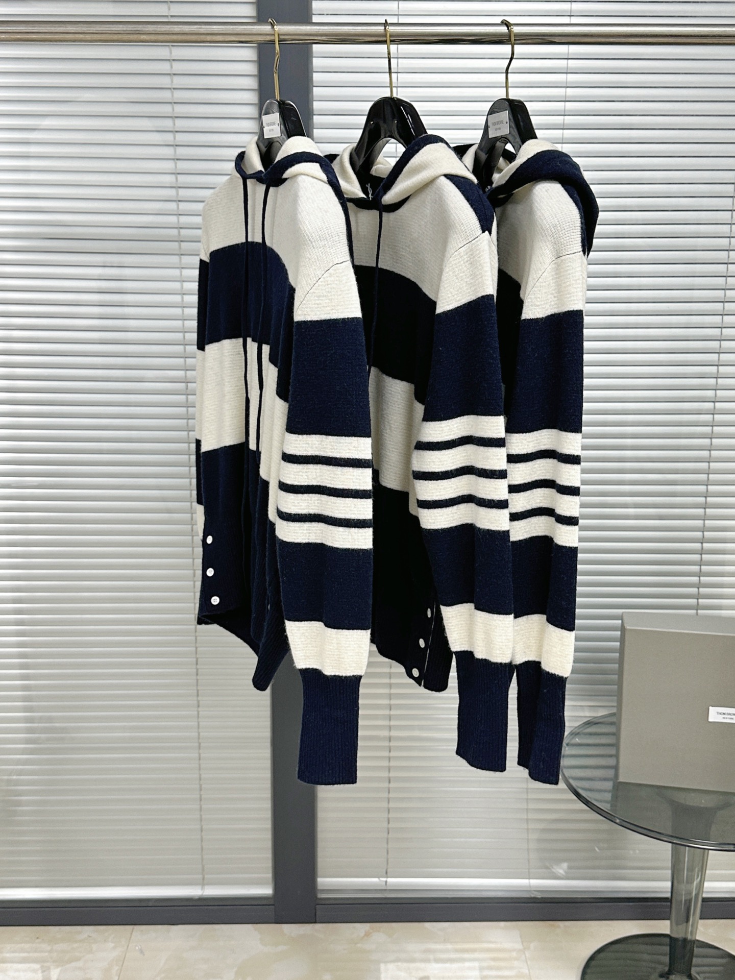 톰브라운 남성 가디건 142997 Thom Browne Cardigan 상세 이미지 4
